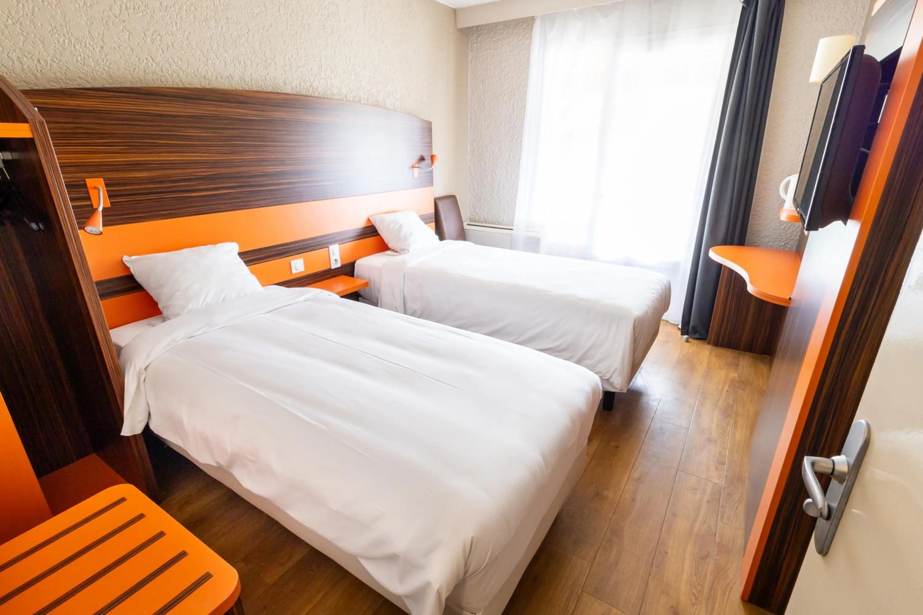 Bed in Kyriad Auxerre Appoigny