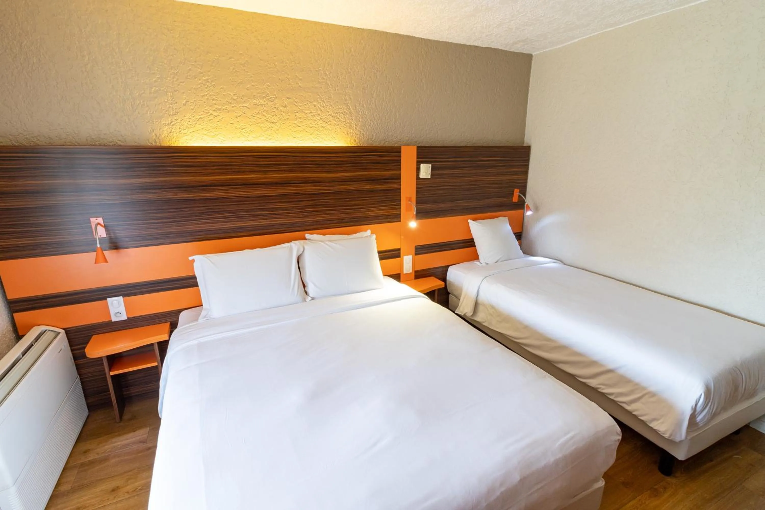 Bed in Kyriad Auxerre Appoigny