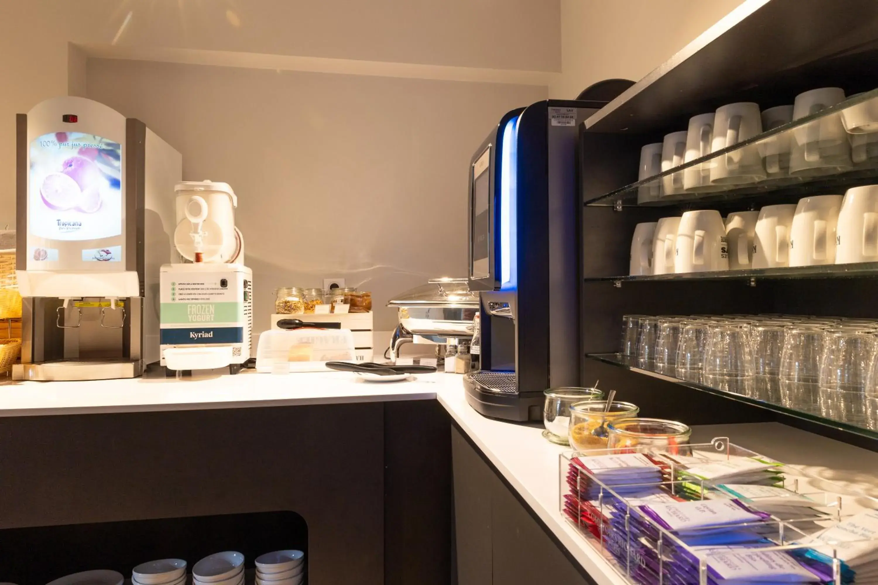 Food and drinks in Kyriad Auxerre Appoigny Food and drinks in Kyriad Auxerre Appoigny