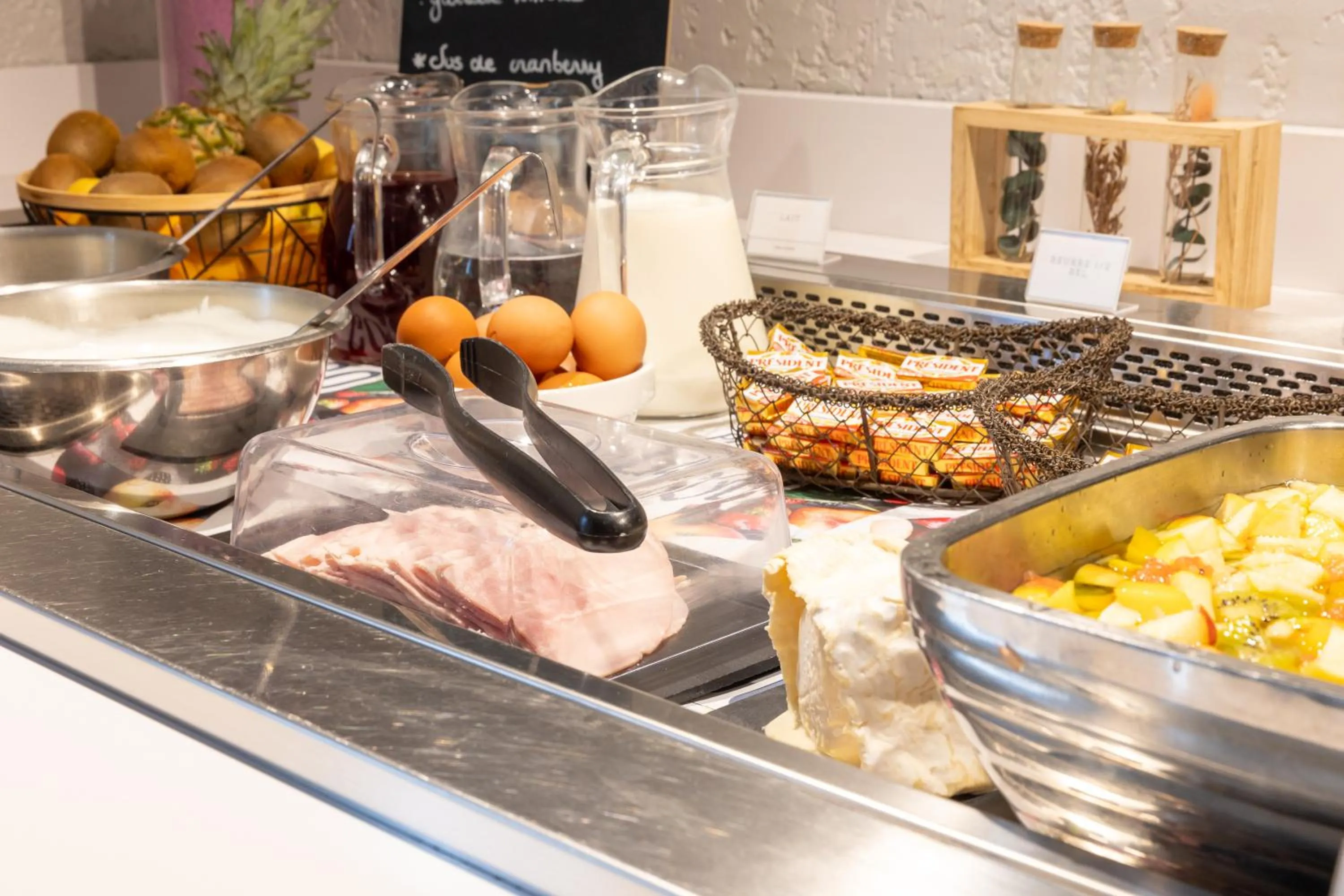 Food in Kyriad Auxerre Appoigny