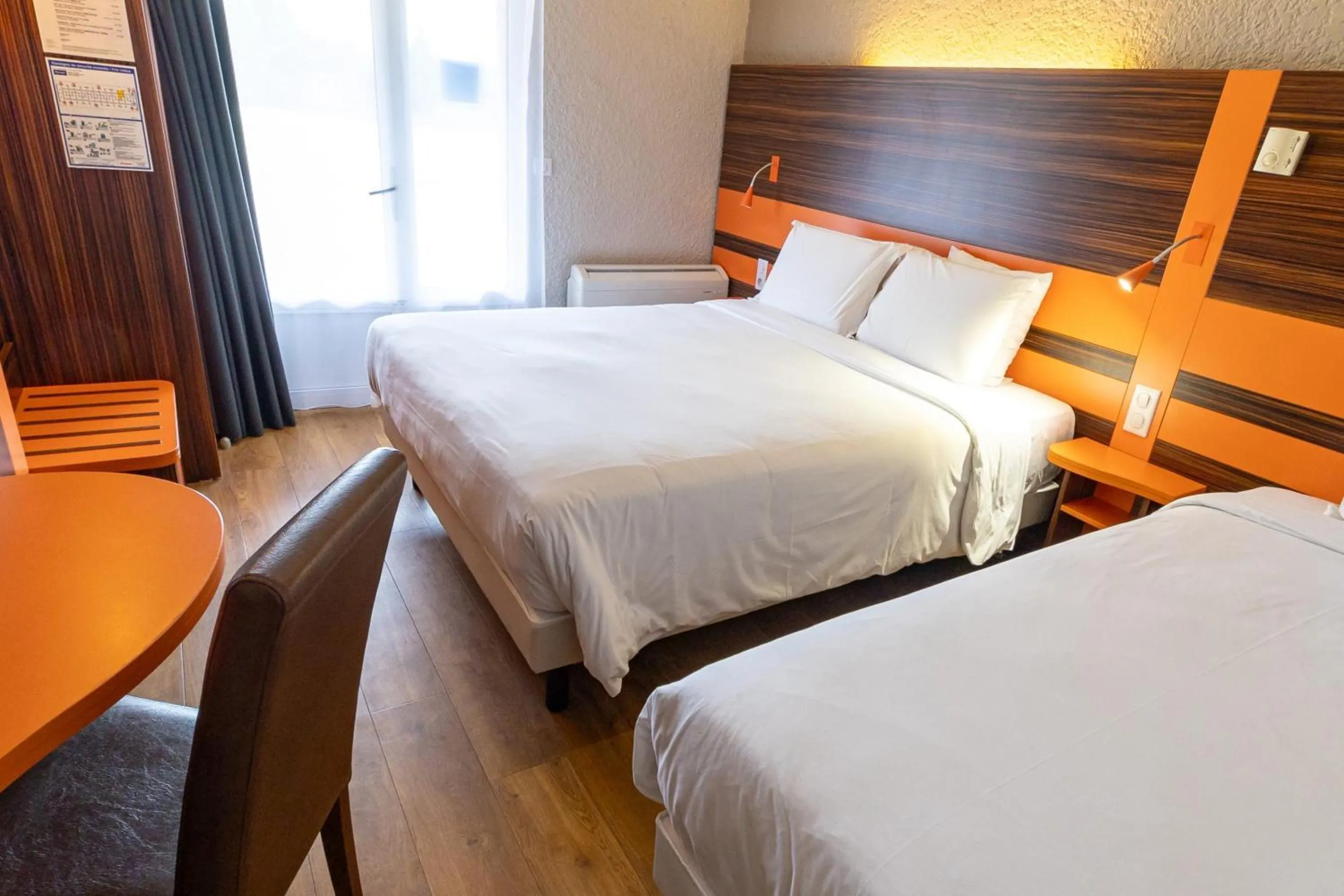 Bed in Kyriad Auxerre Appoigny