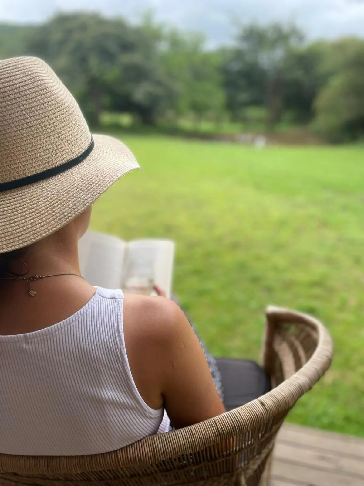 Communal lounge/ TV room in Sungulwane Private Game Lodge