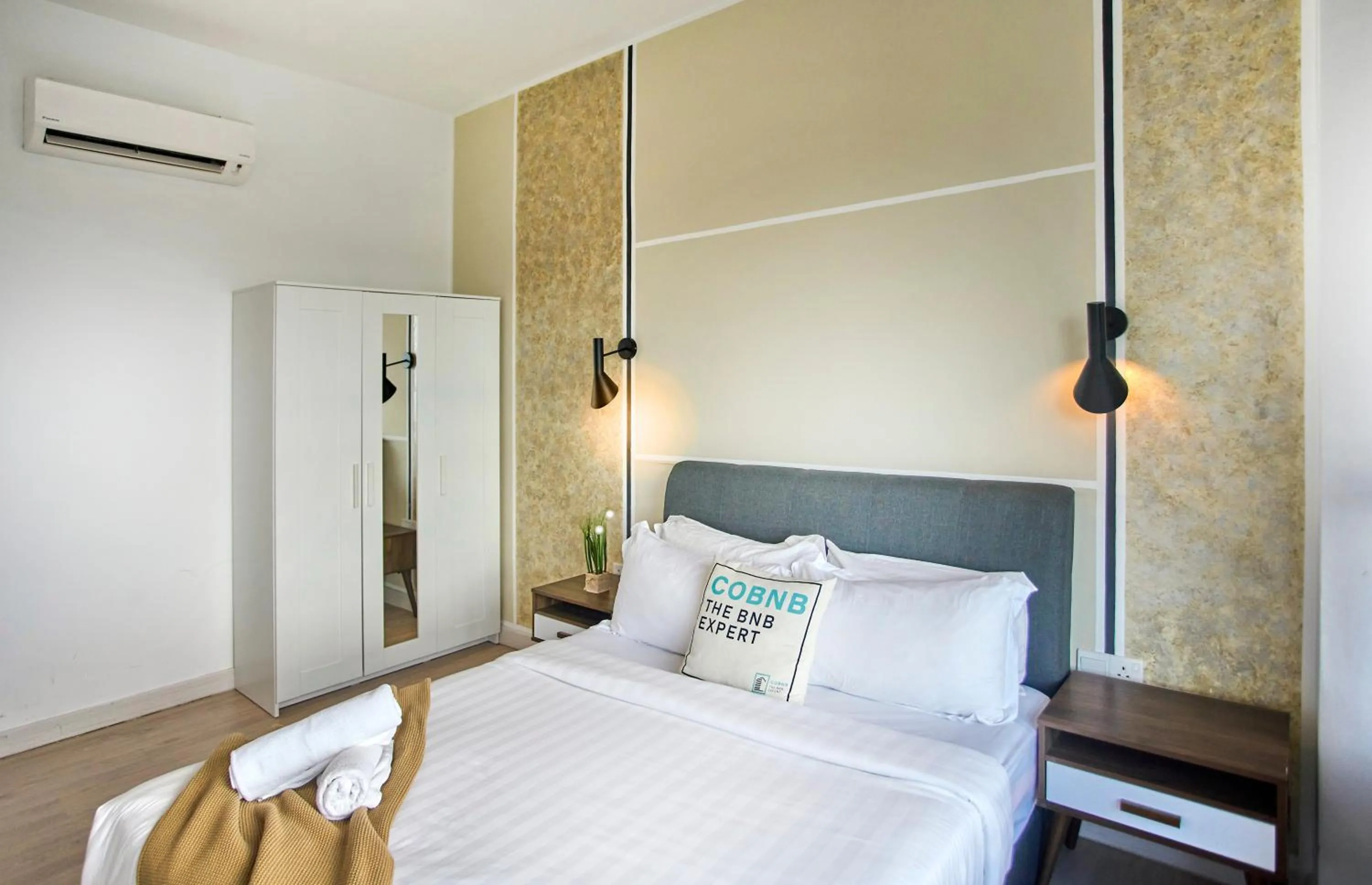 Bed in Arte Plus KLCC Designer Suites by Cobnb