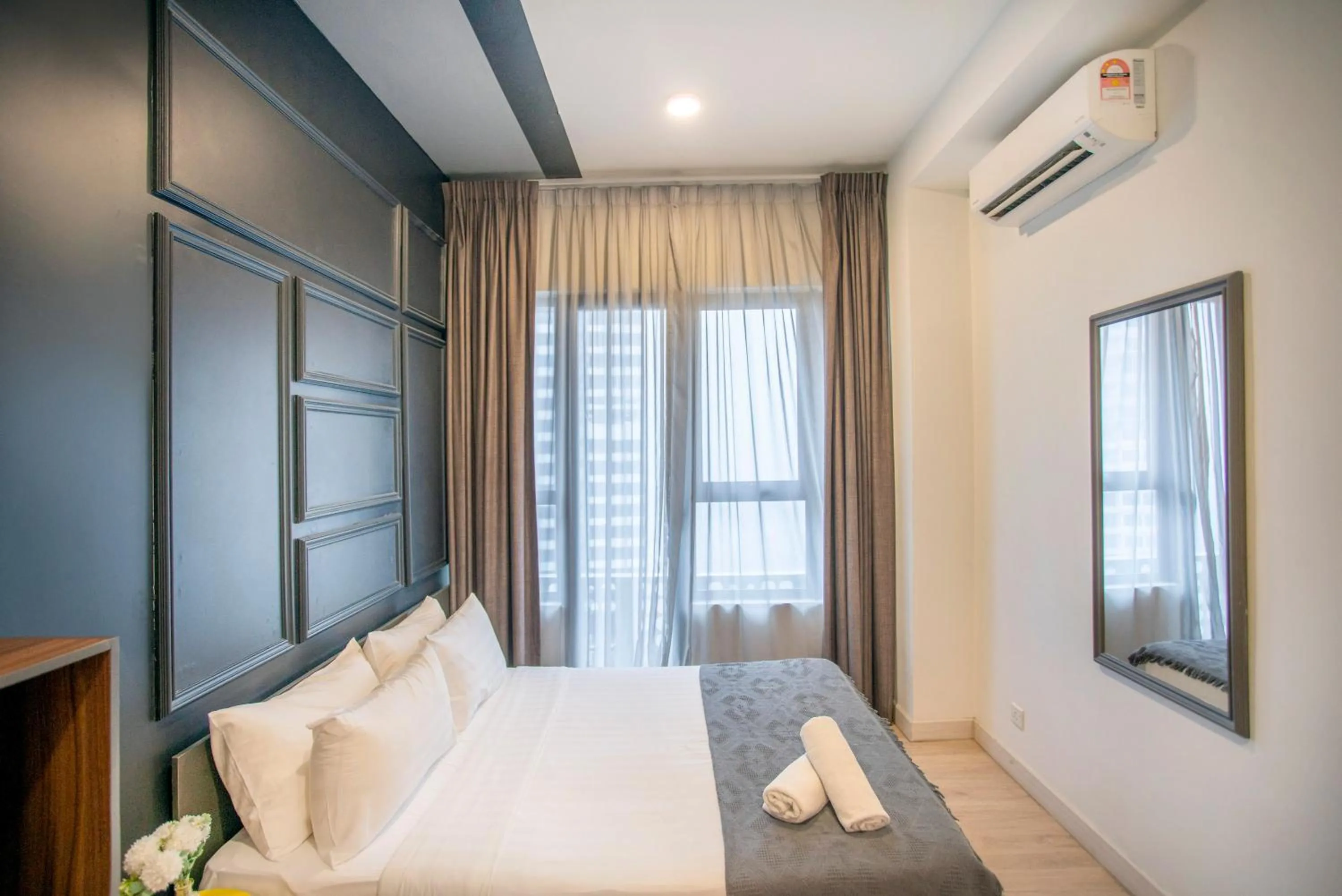 Bed in Arte Plus KLCC Designer Suites by Cobnb