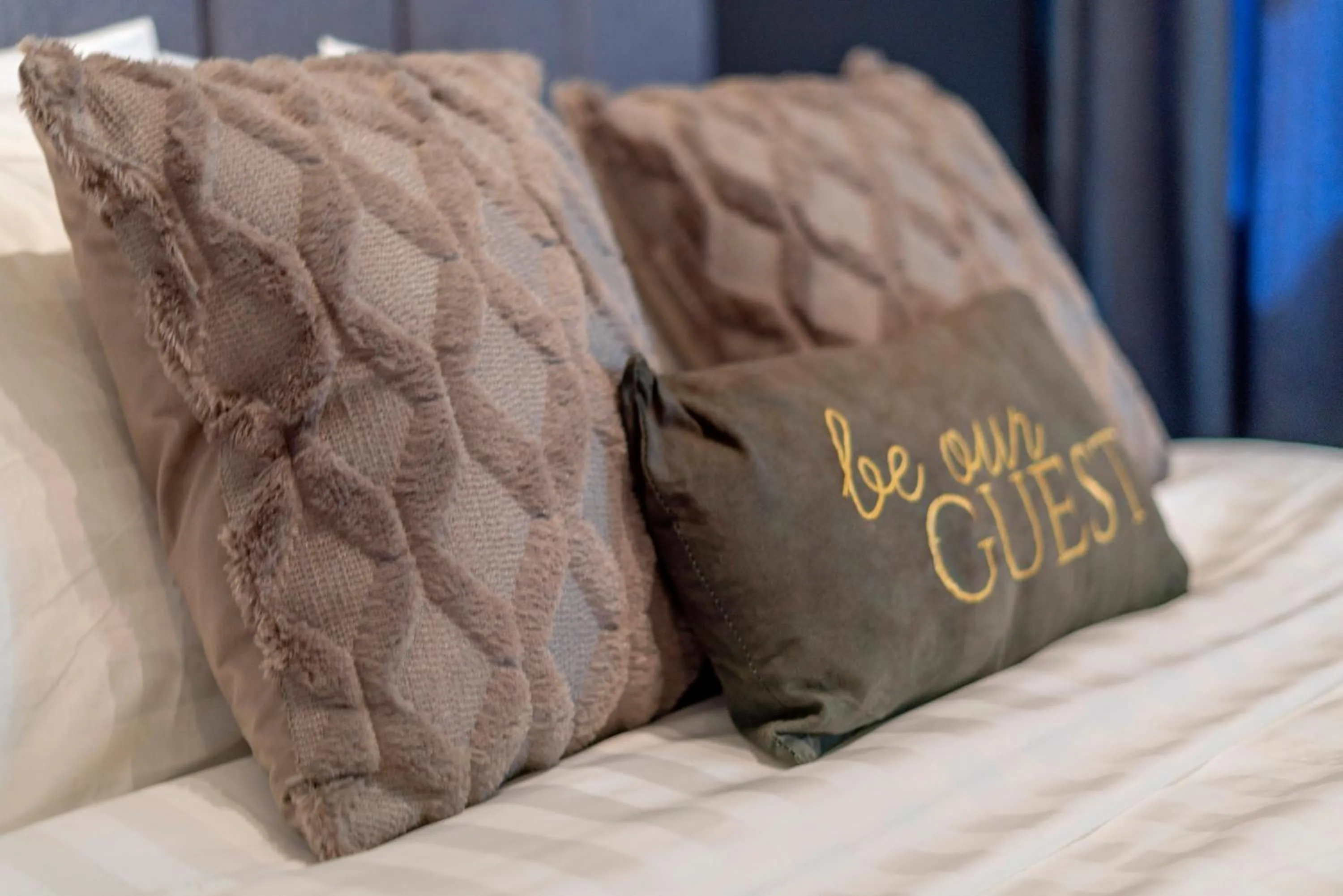 Bed in Arte Plus KLCC Designer Suites by Cobnb