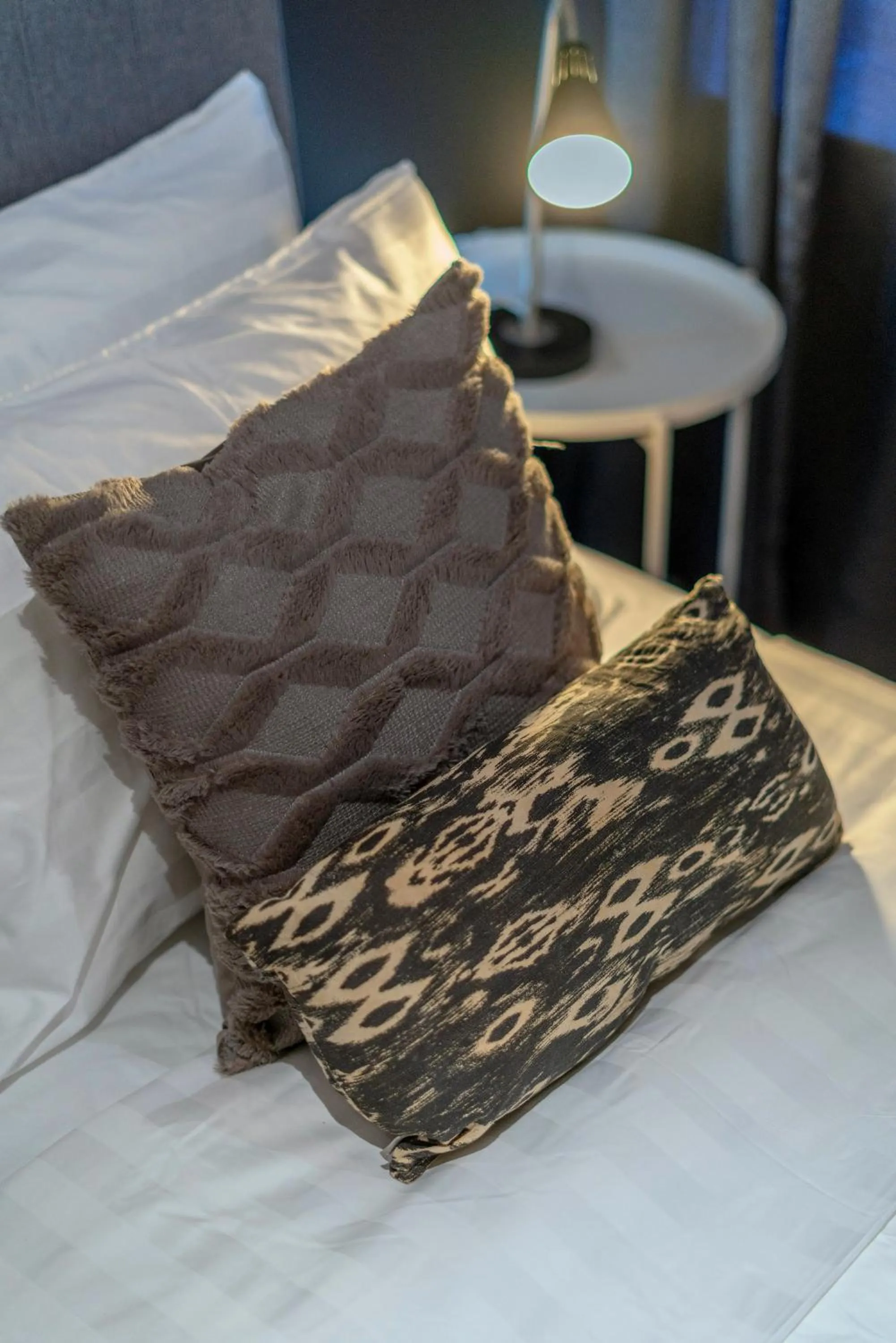 Bed in Arte Plus KLCC Designer Suites by Cobnb