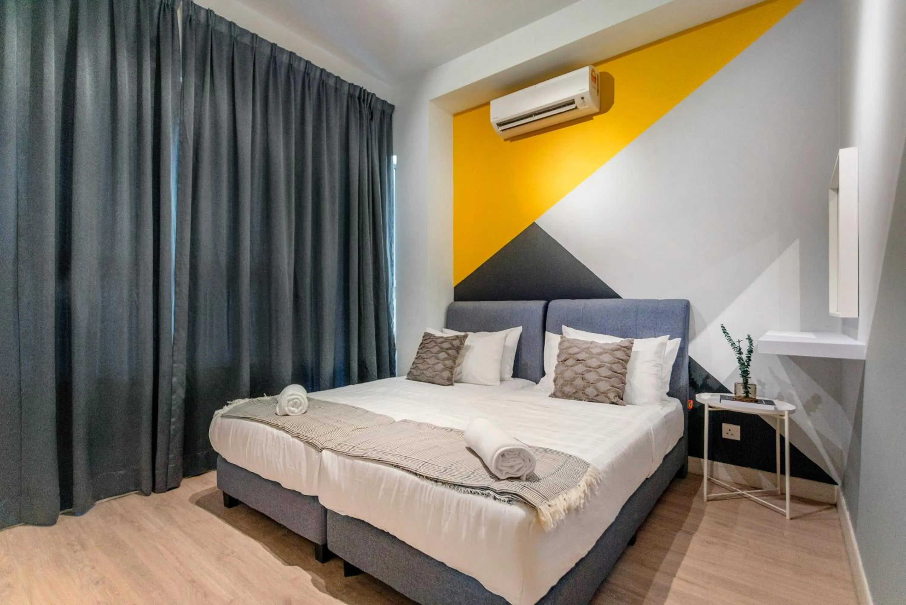 Bed in Arte Plus KLCC Designer Suites by Cobnb