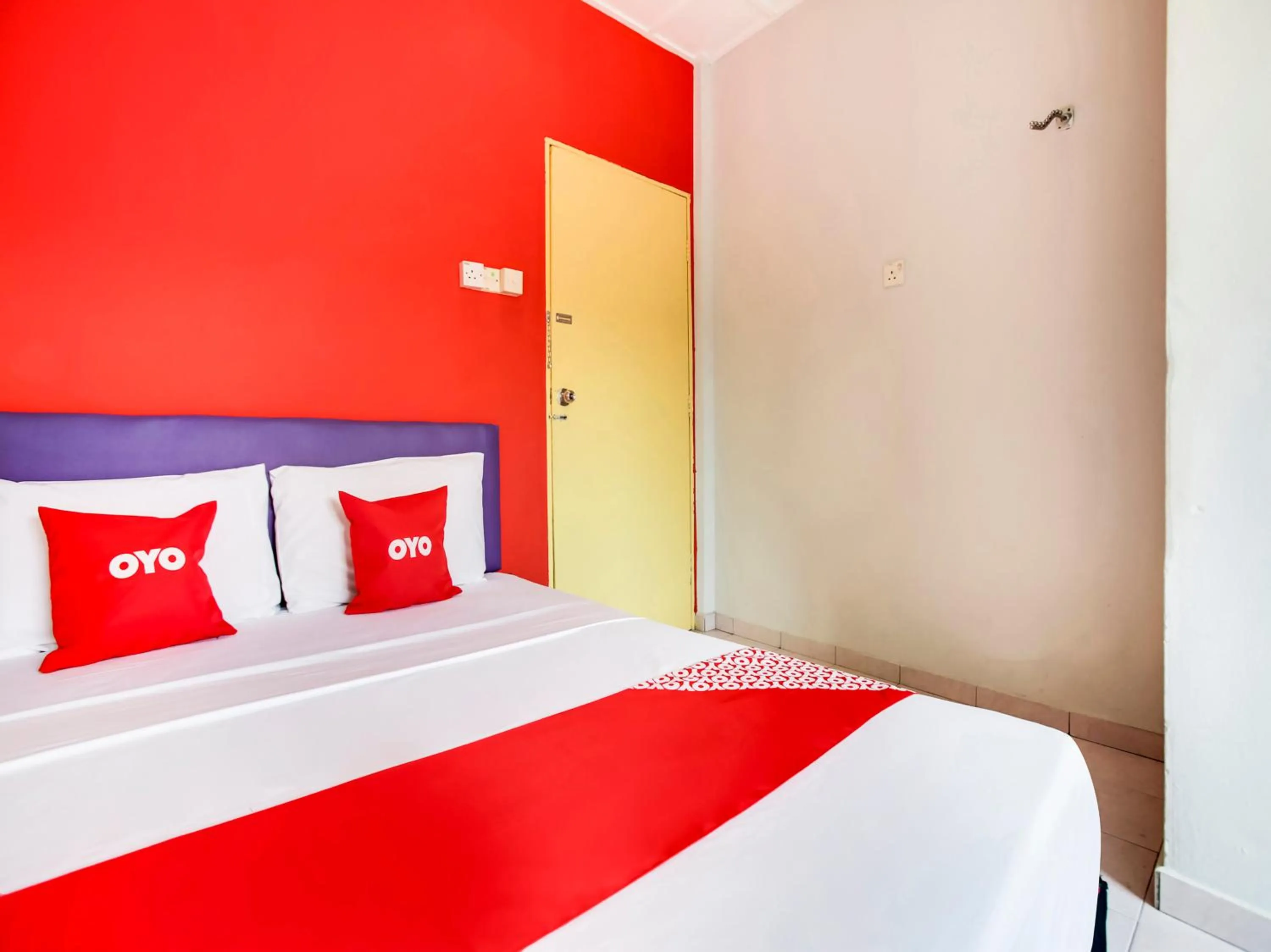 Bedroom in OYO 89615 T Family Hotel