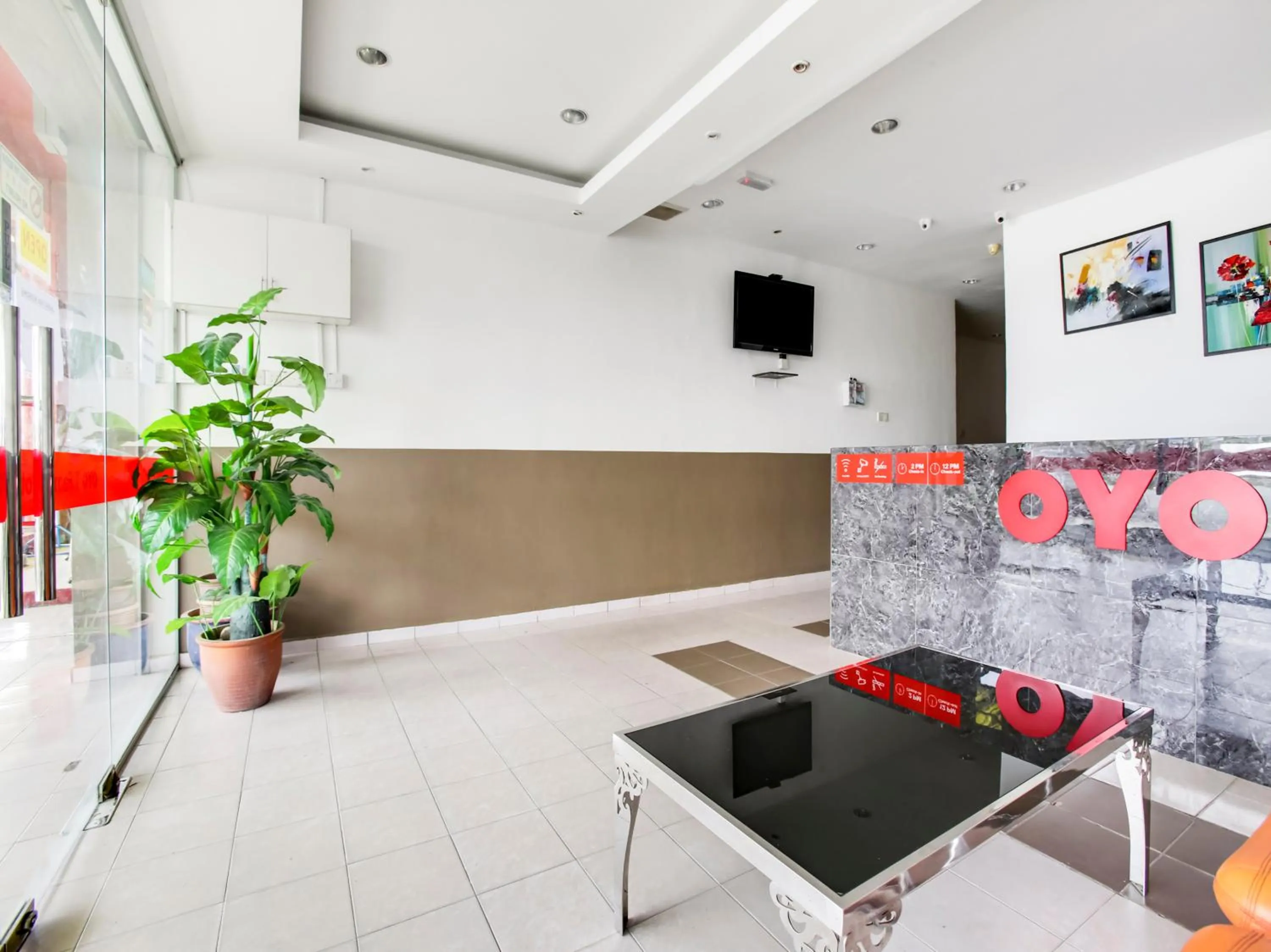 Lobby or reception, Kitchen/Kitchenette in OYO 89615 T Family Hotel