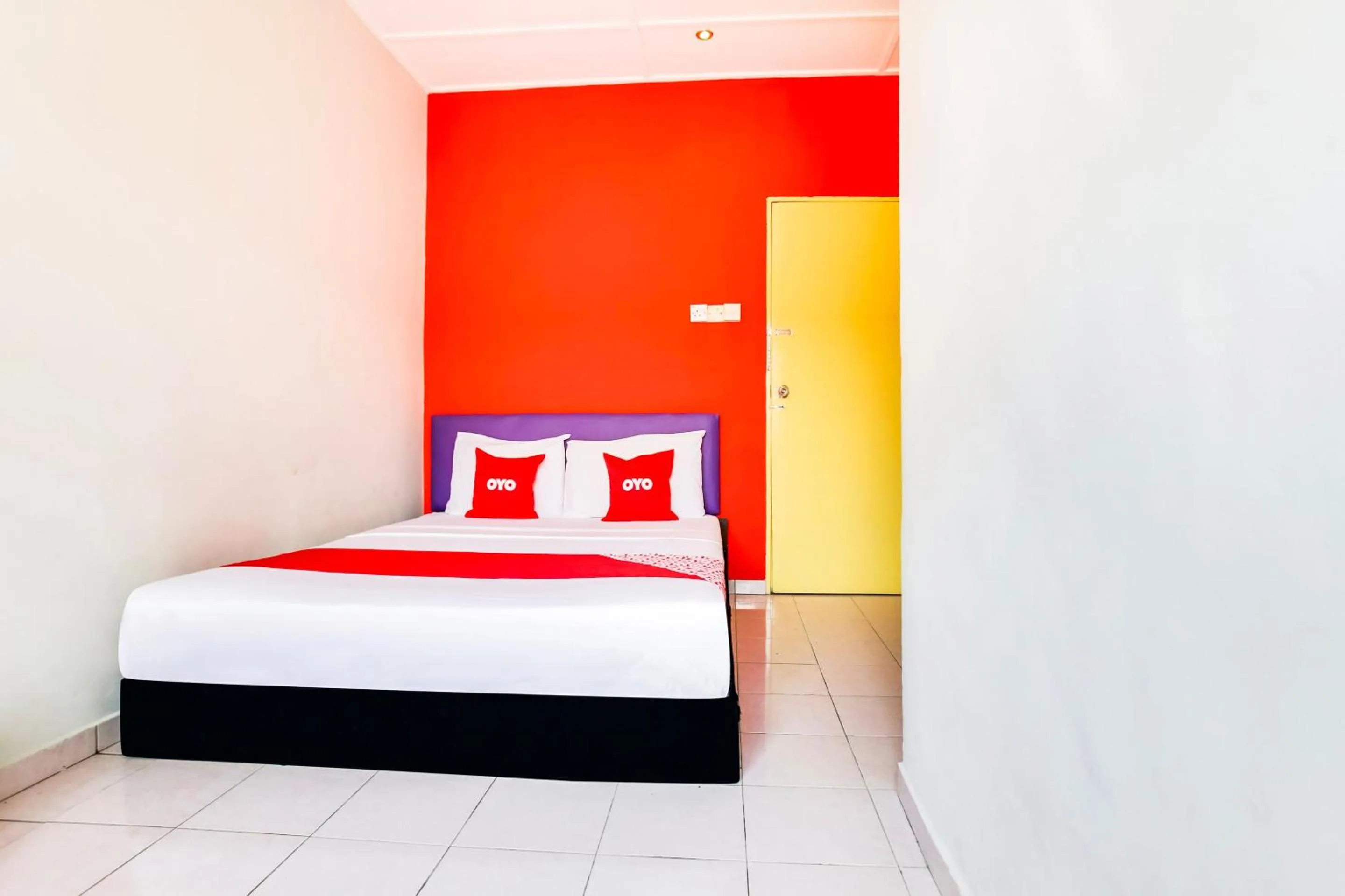 Bedroom in OYO 89615 T Family Hotel