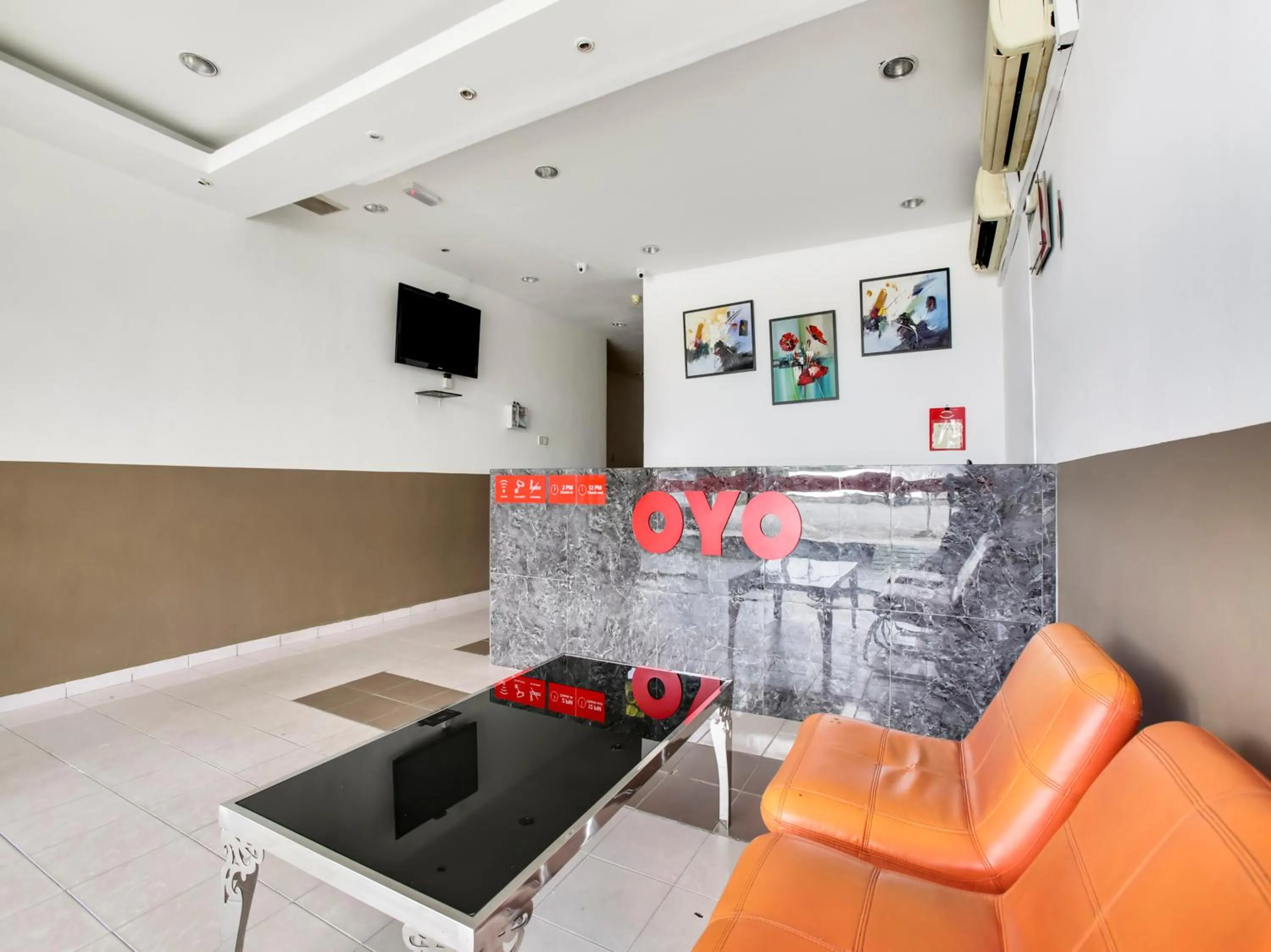 Lobby or reception in OYO 89615 T Family Hotel