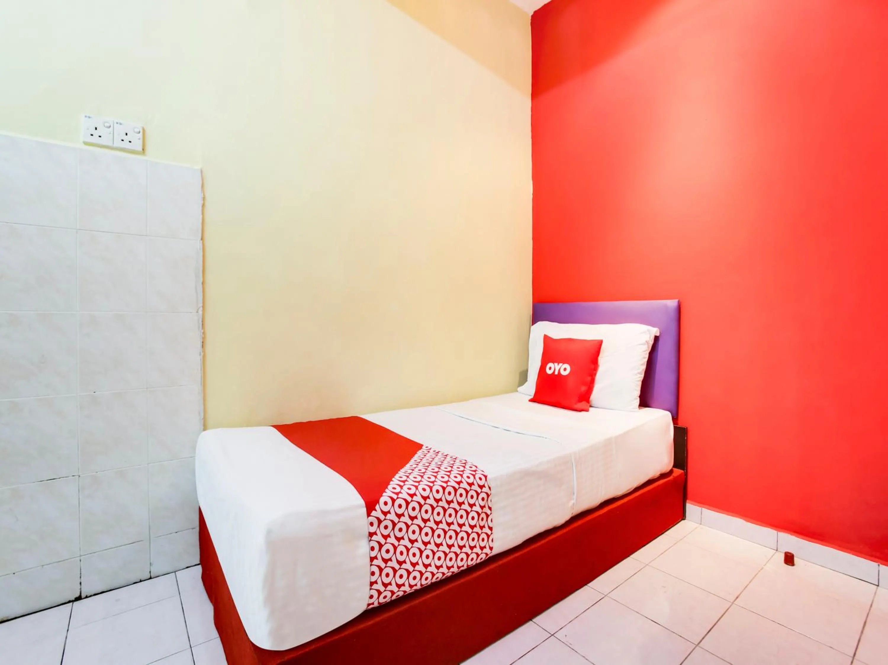 Bedroom in OYO 89615 T Family Hotel