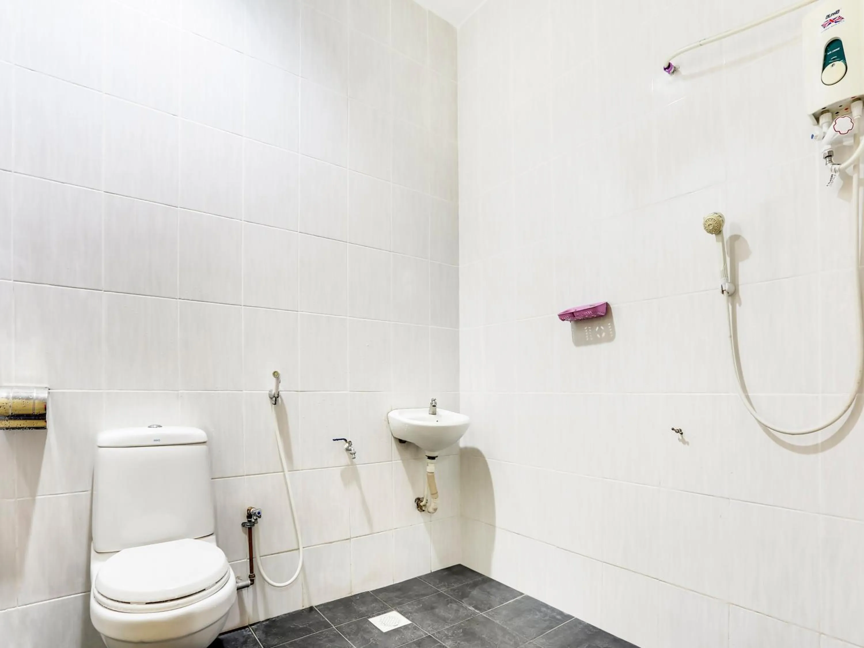 Bathroom in OYO 89615 T Family Hotel