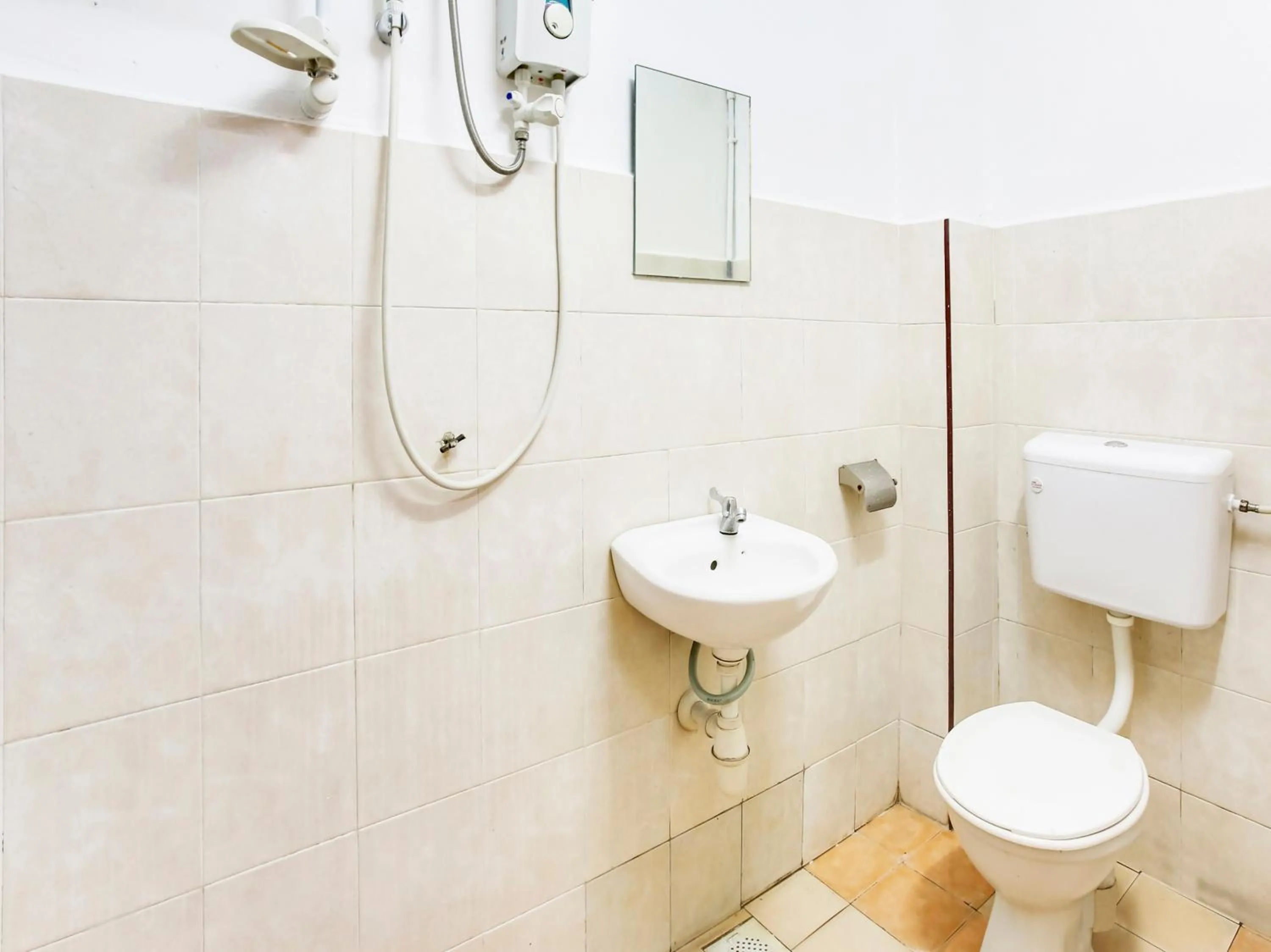 Bathroom in OYO 89615 T Family Hotel