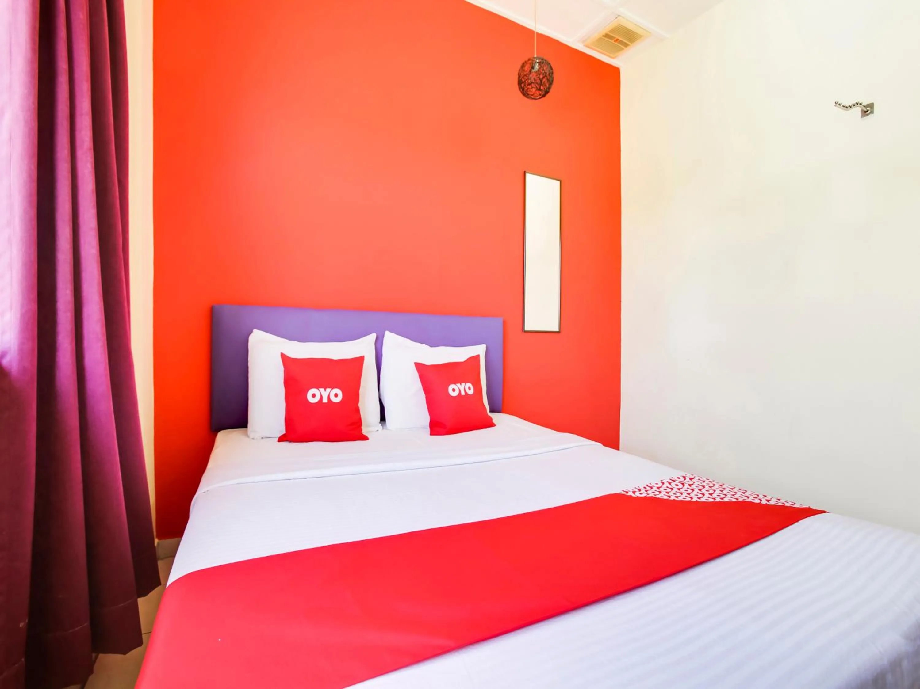 Bedroom in OYO 89615 T Family Hotel