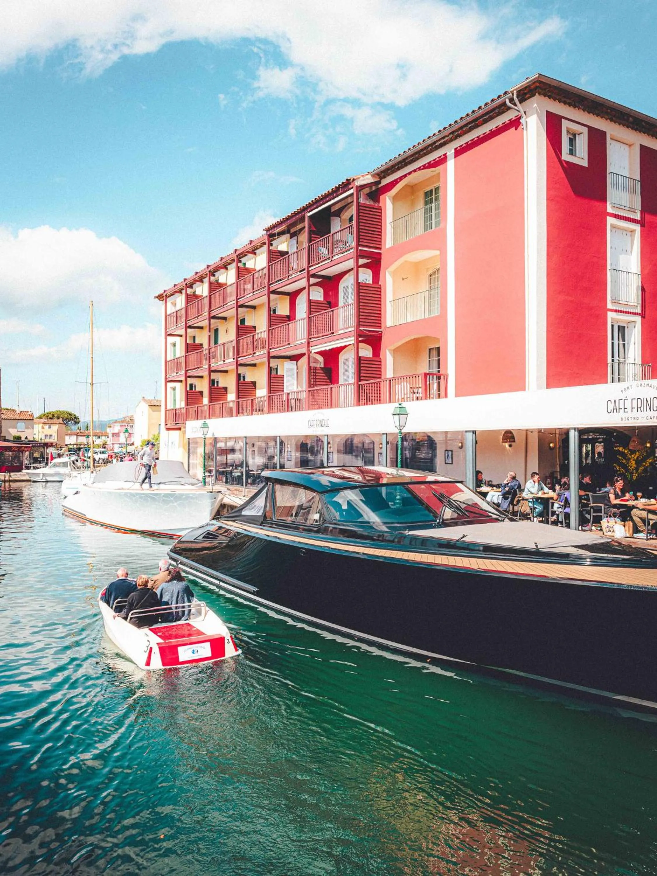 Property building in Le Suffren Hôtel