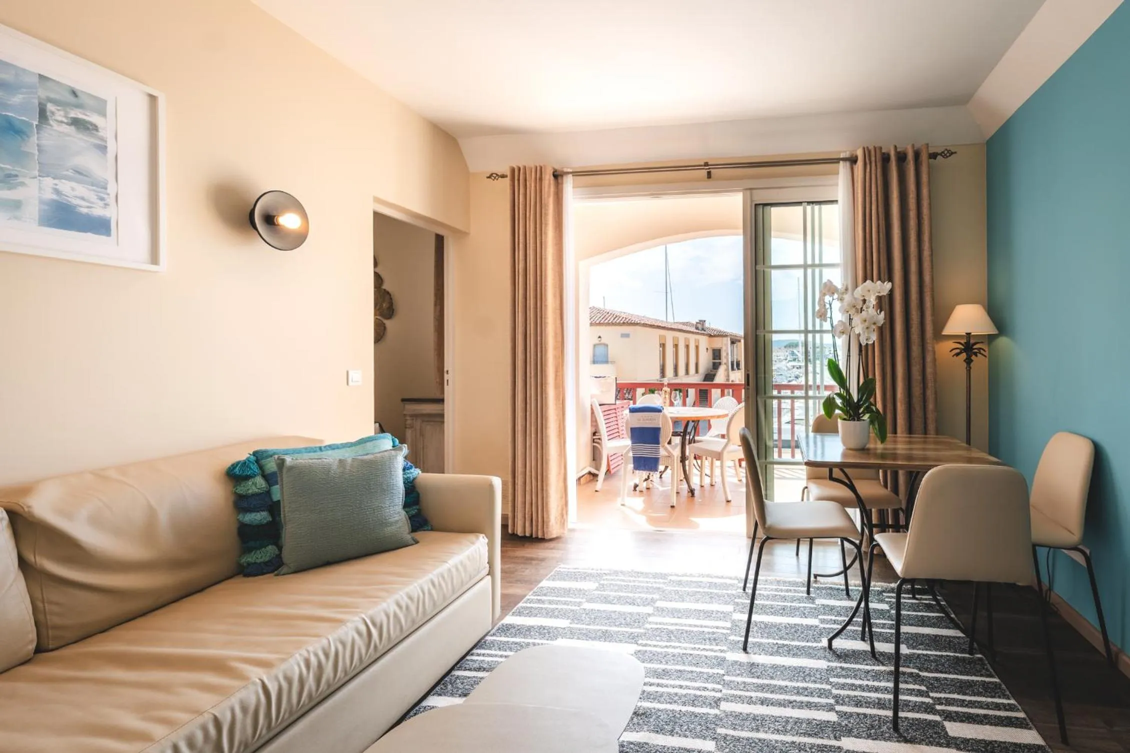 Living room in Le Suffren Hôtel