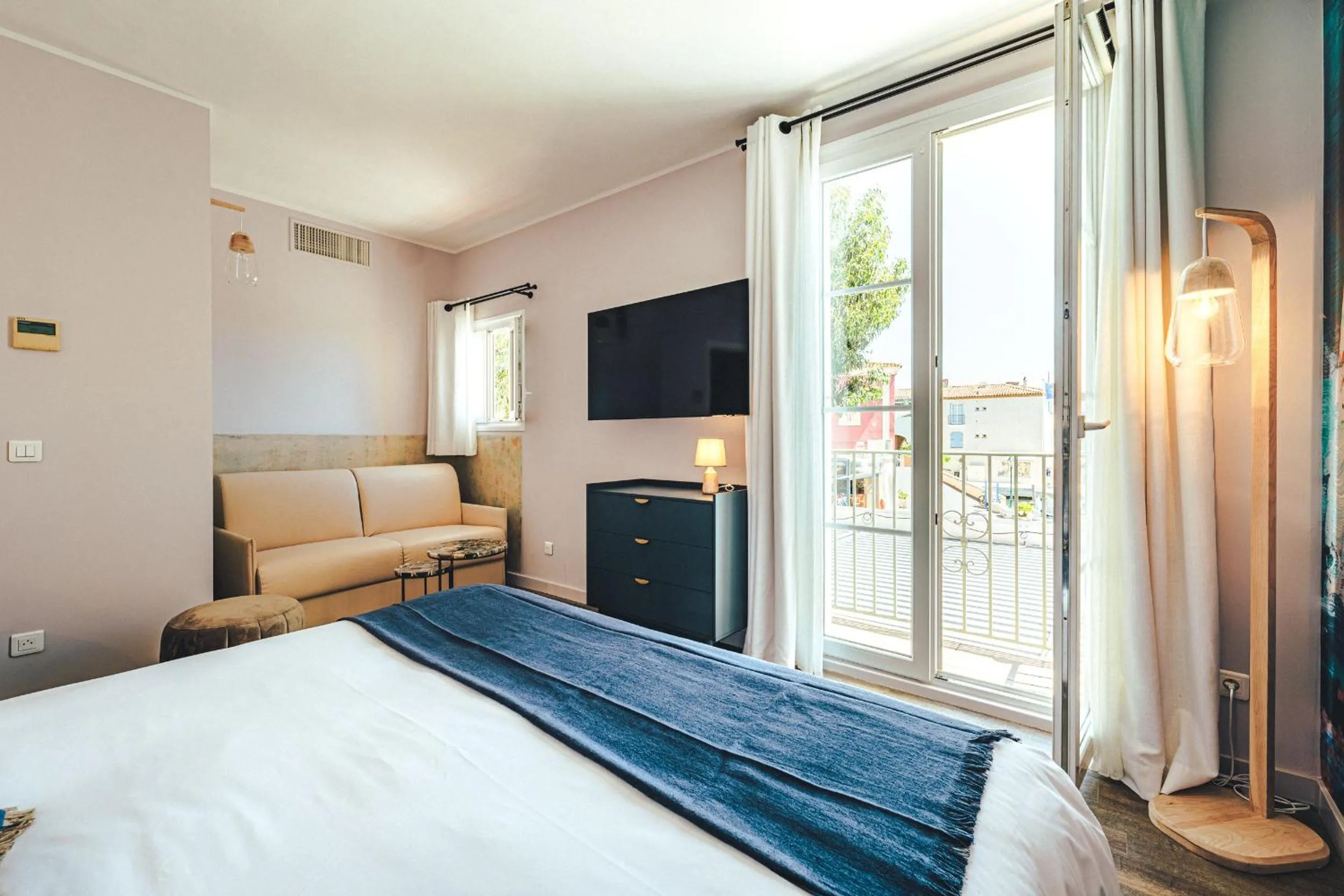 Photo of the whole room in Le Suffren Hôtel