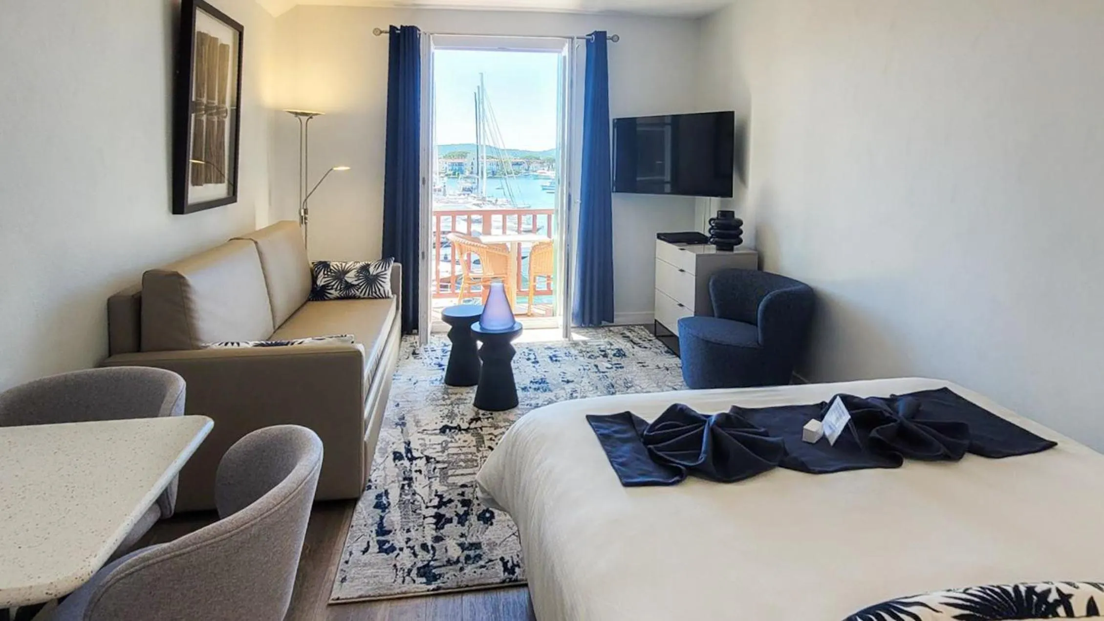 Bedroom in Le Suffren Hôtel