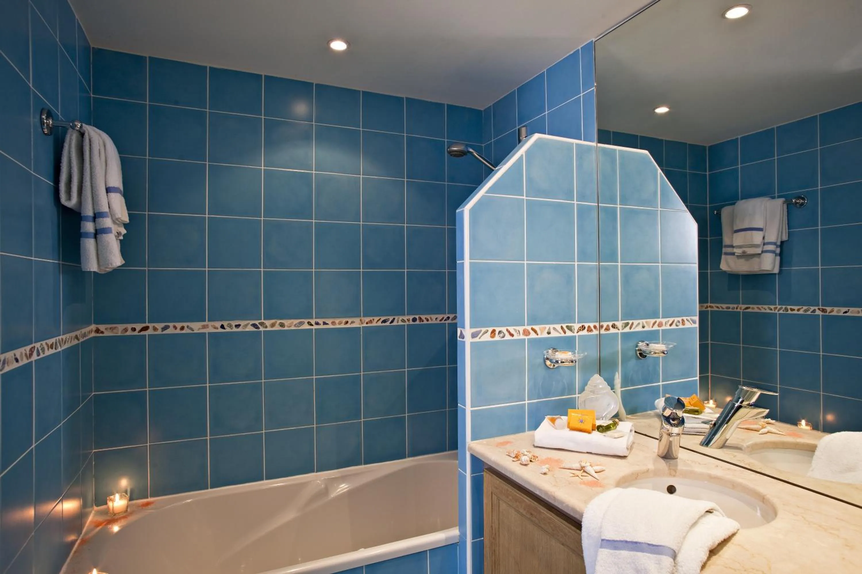 Bathroom in Le Suffren Hôtel