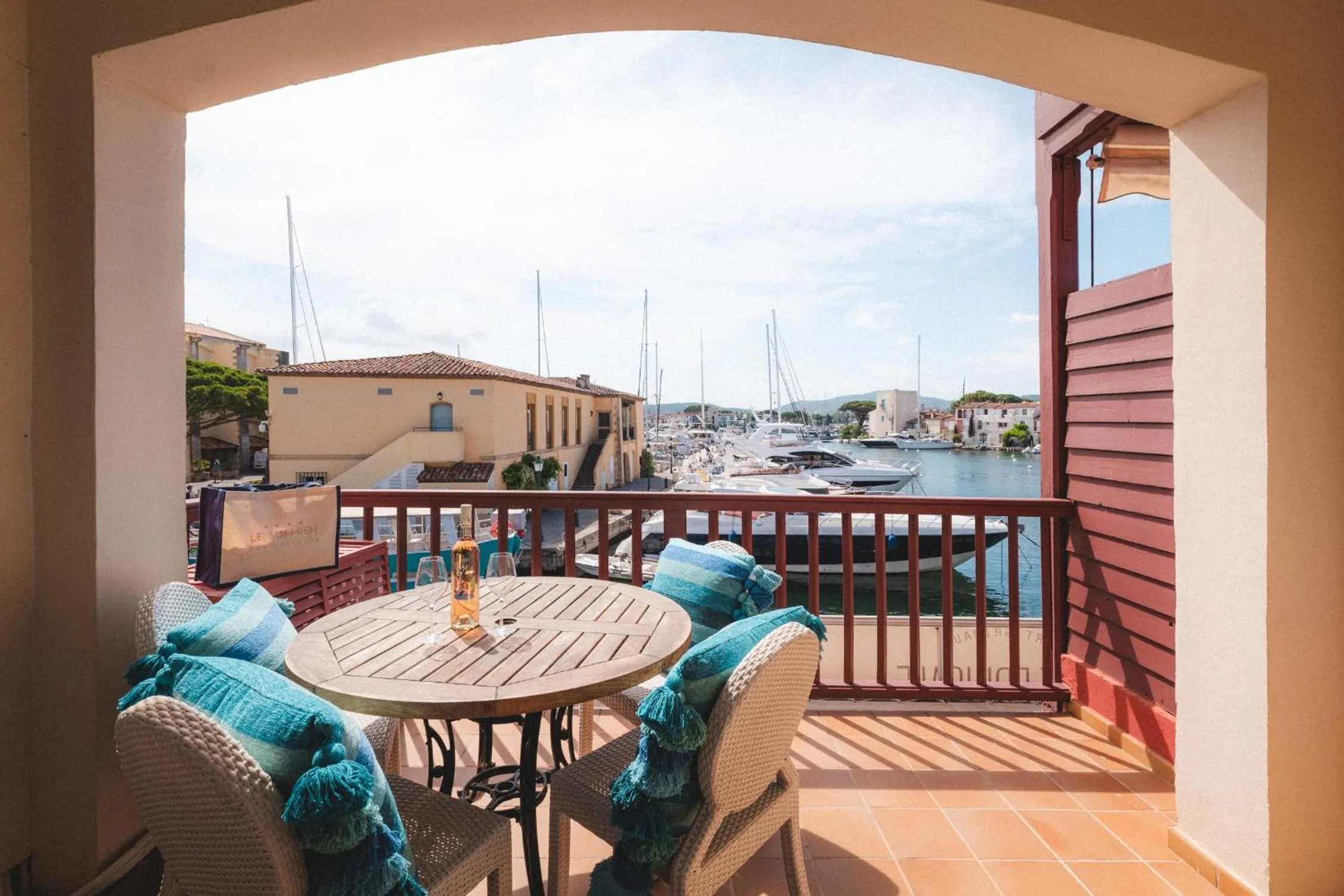 Patio in Le Suffren Hôtel