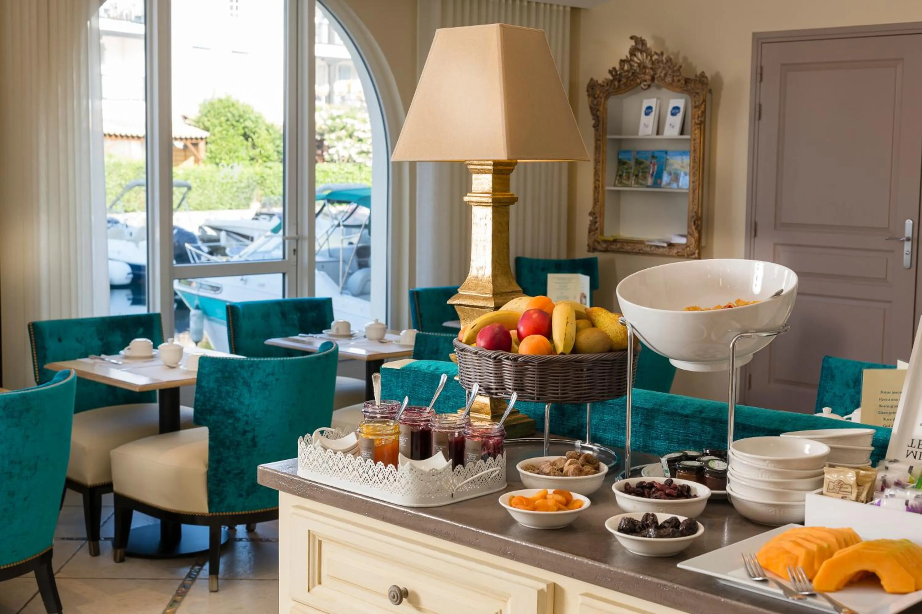 Restaurant/places to eat in Le Suffren Hôtel