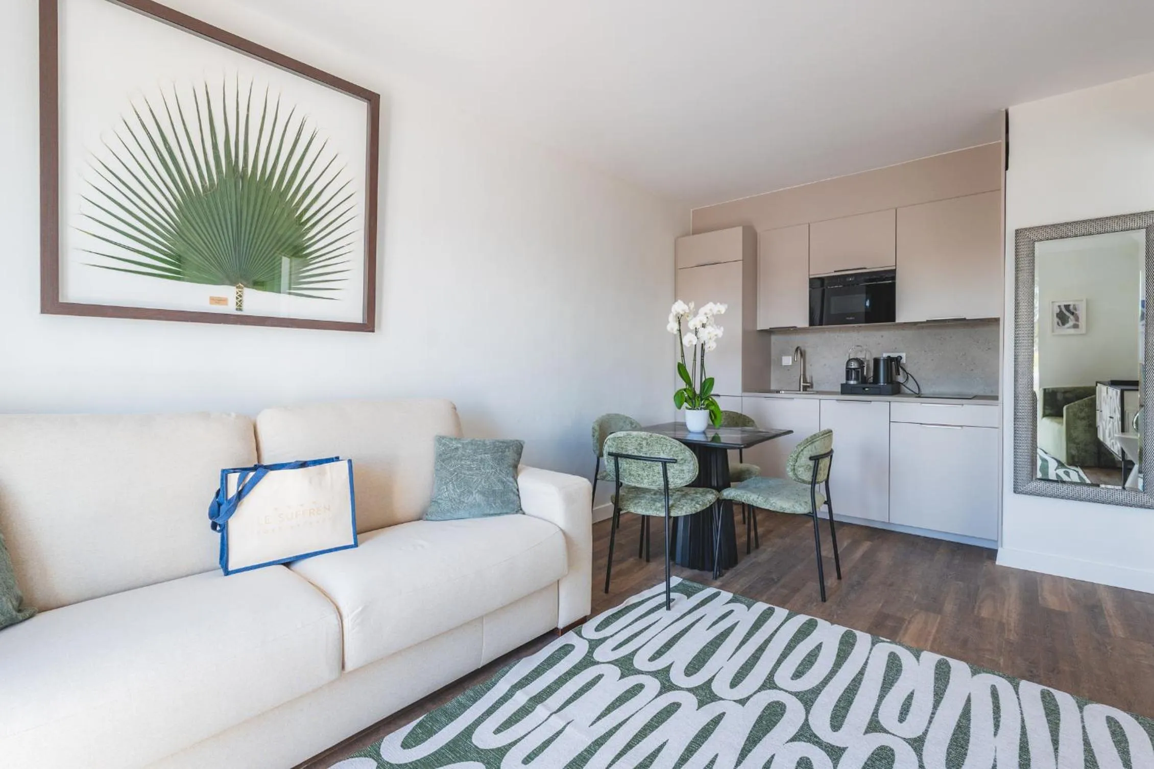 locker in Le Suffren Hôtel