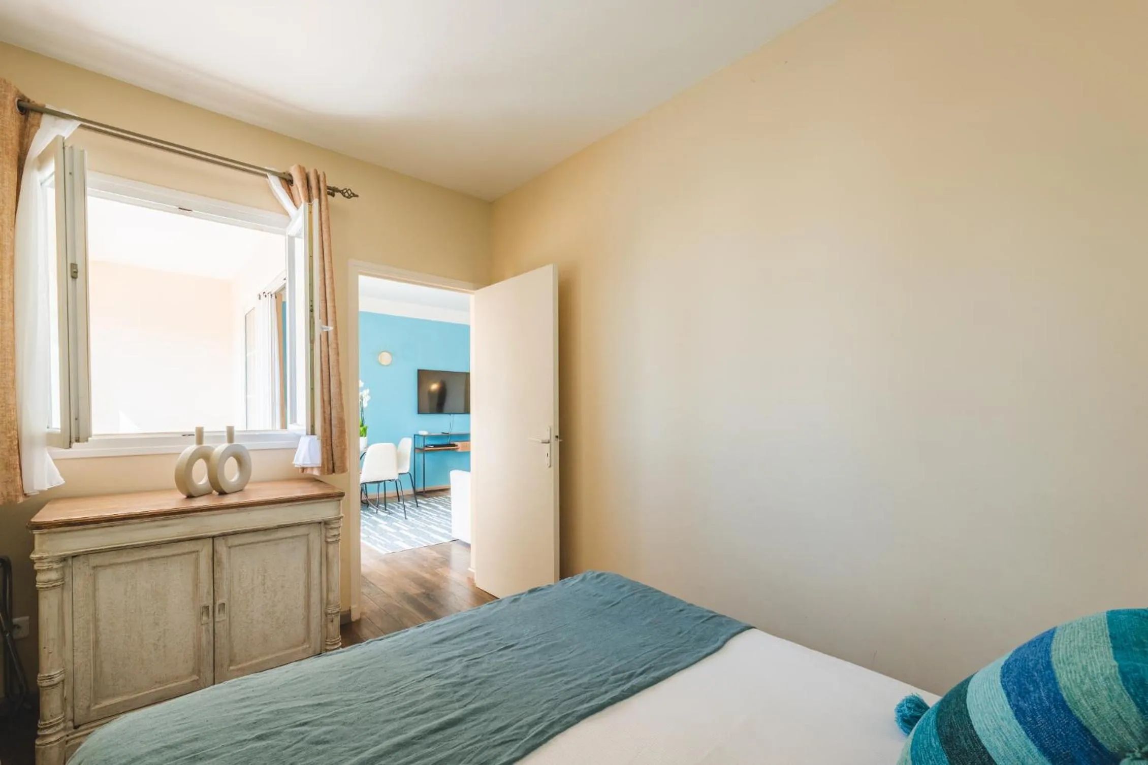 Bedroom in Le Suffren Hôtel