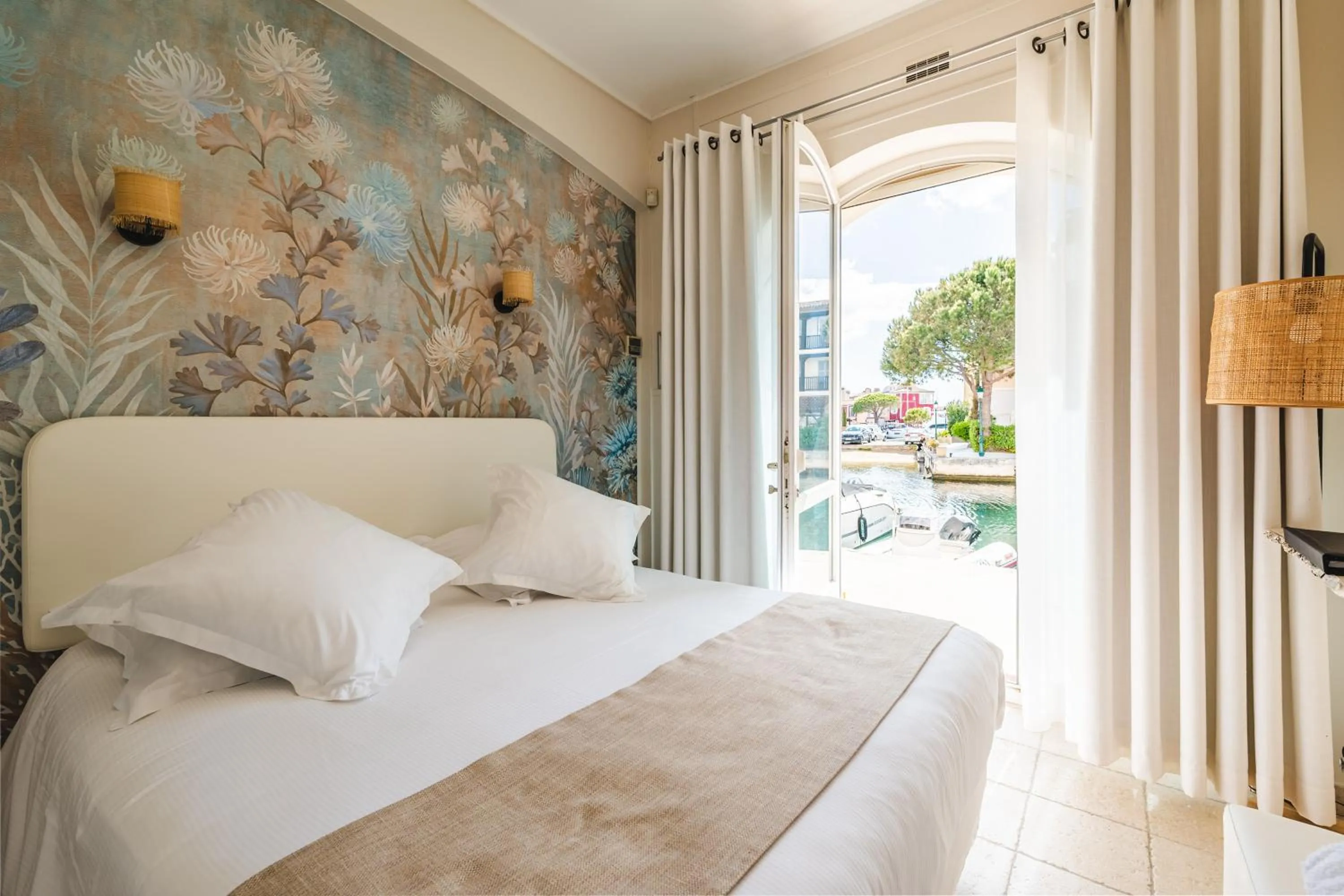 Bedroom in Le Suffren Hôtel