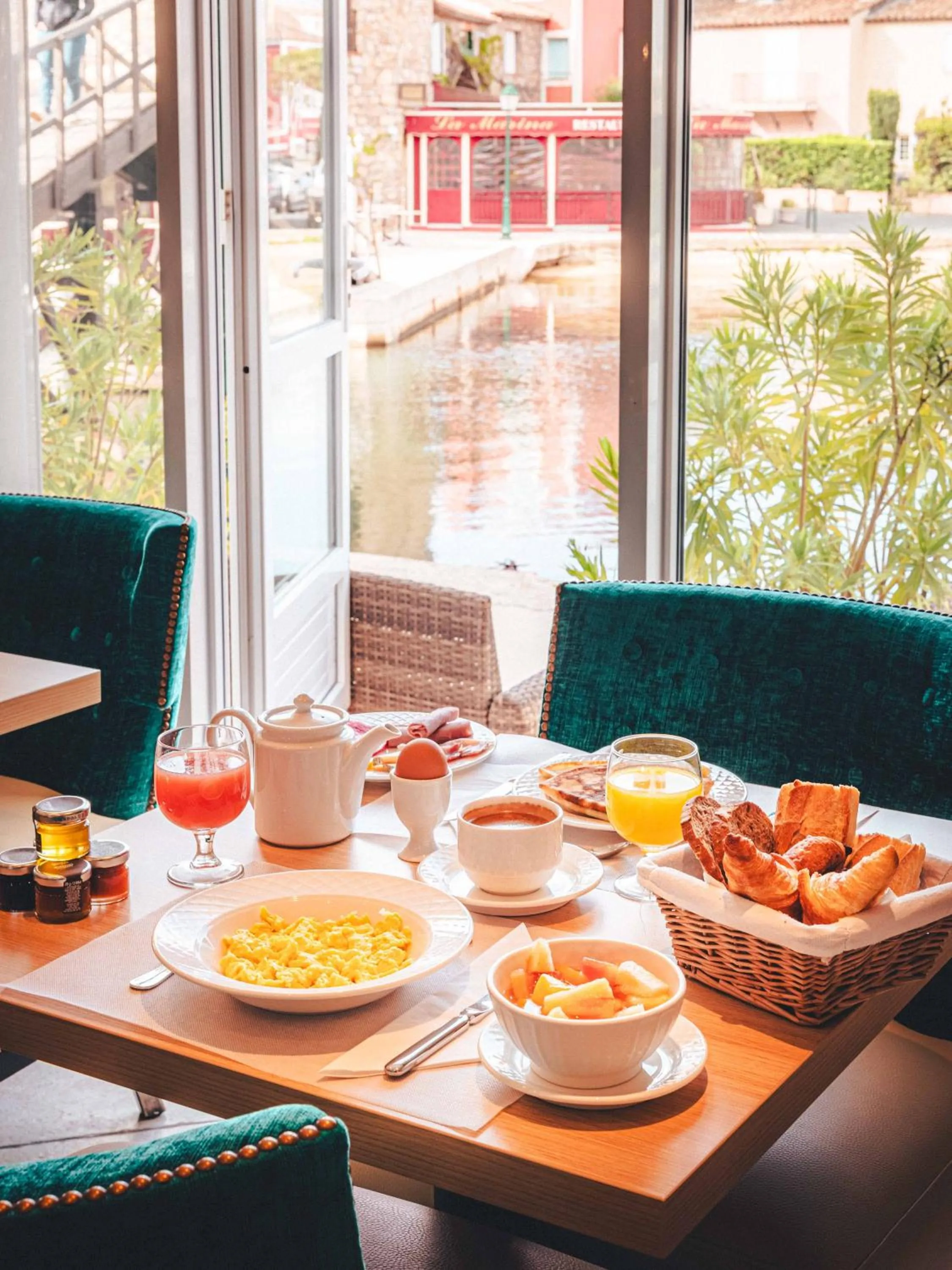 Breakfast in Le Suffren Hôtel