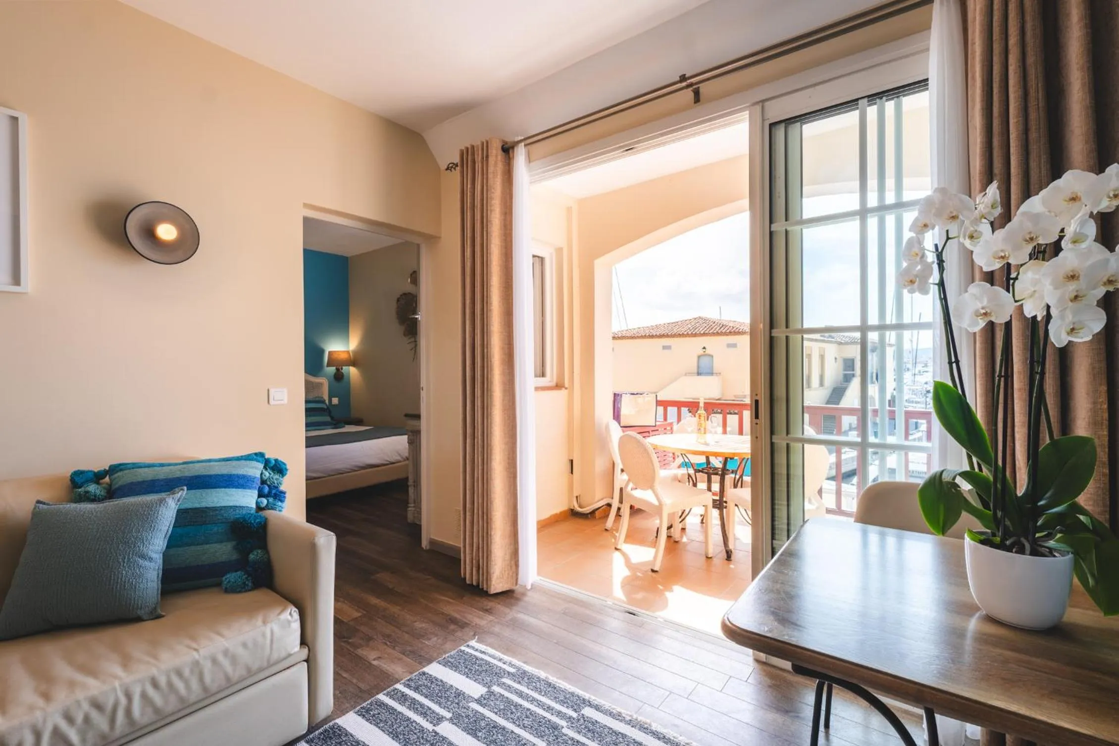 Living room in Le Suffren Hôtel