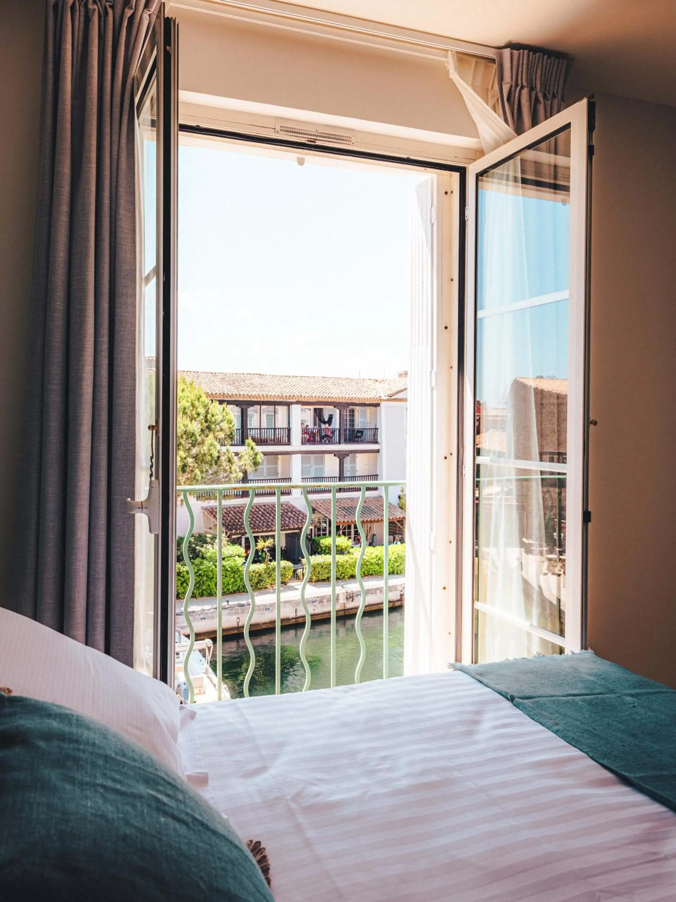 Bedroom, Bed in Le Suffren Hôtel