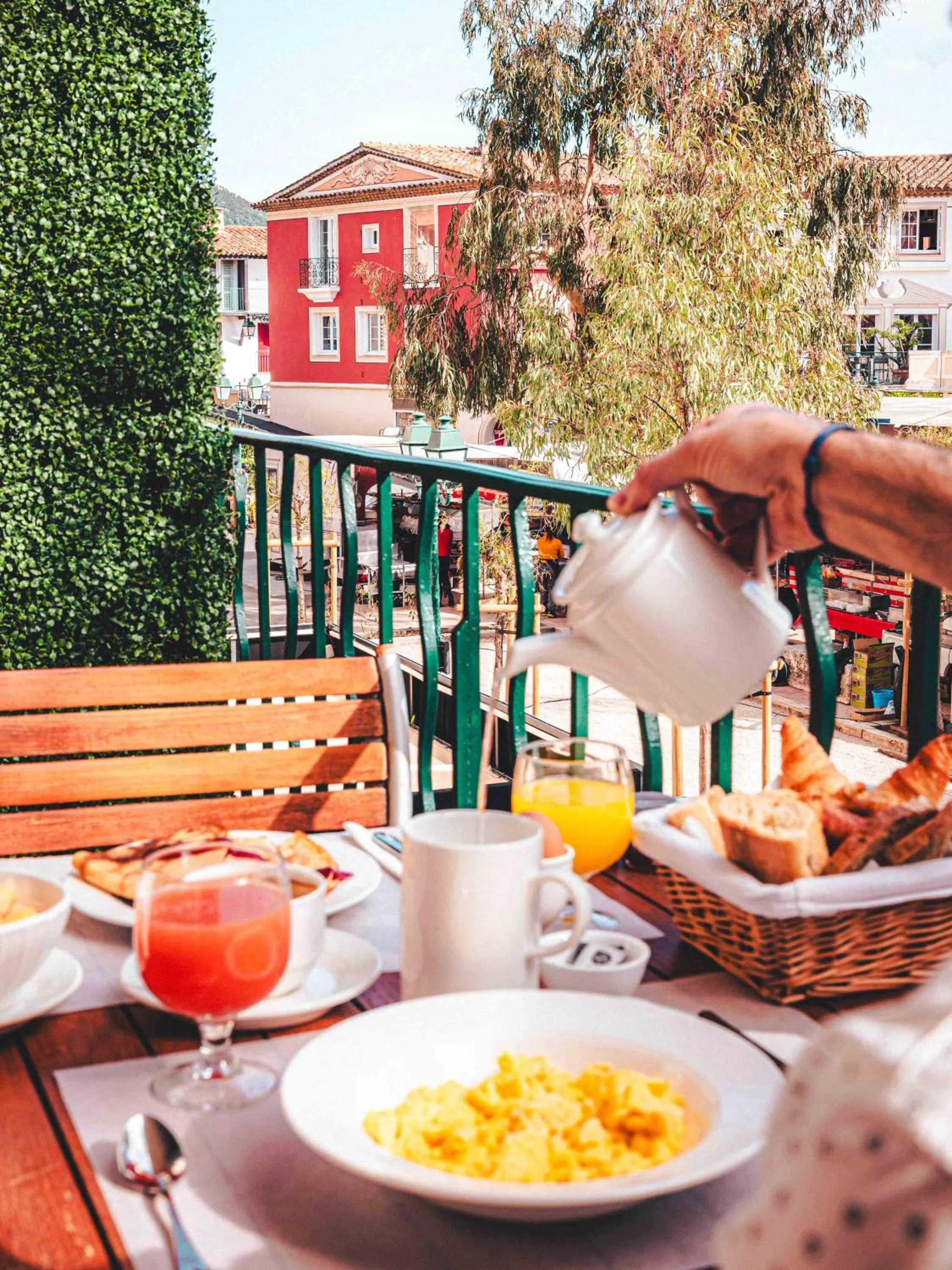 Food in Le Suffren Hôtel