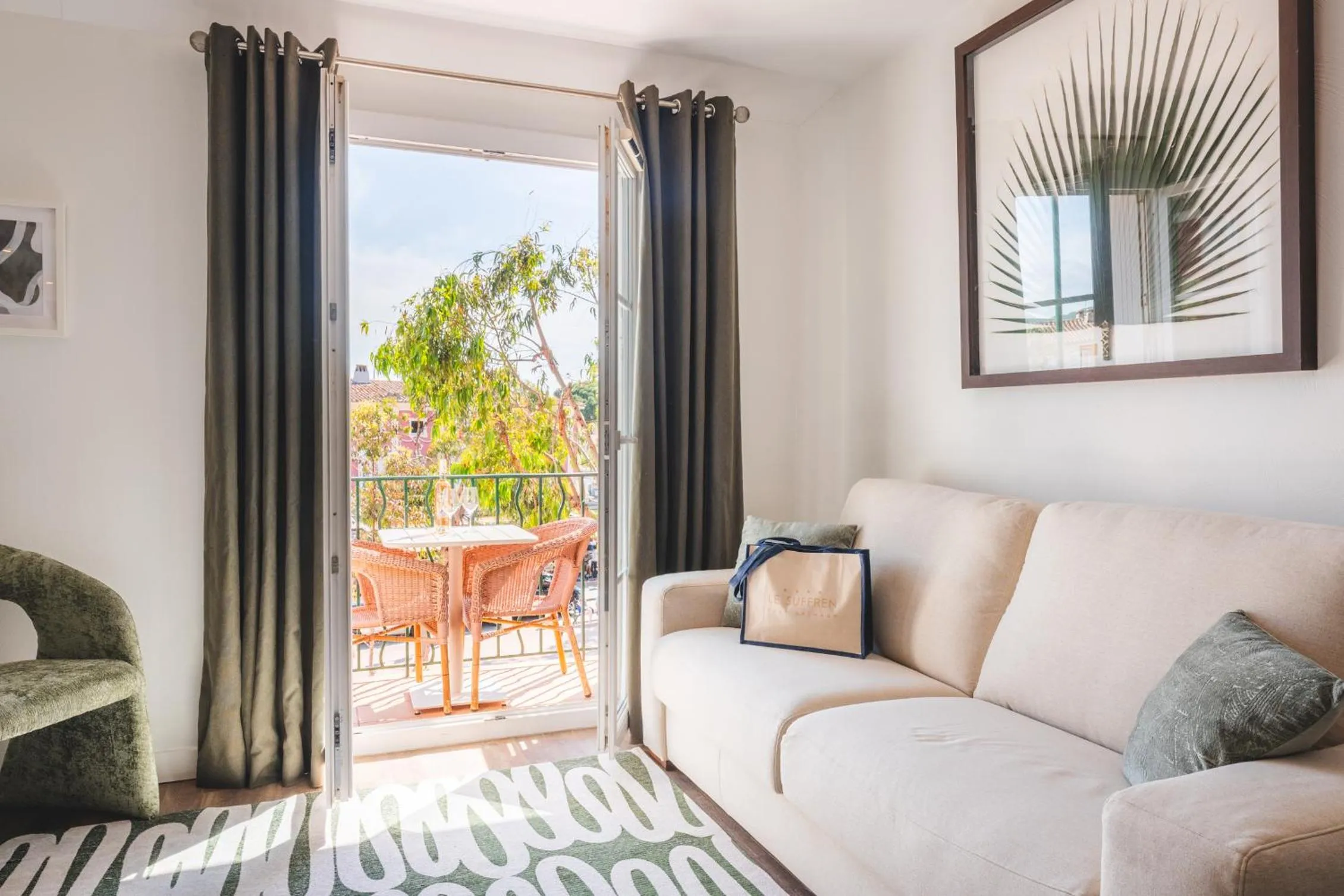 Living room in Le Suffren Hôtel