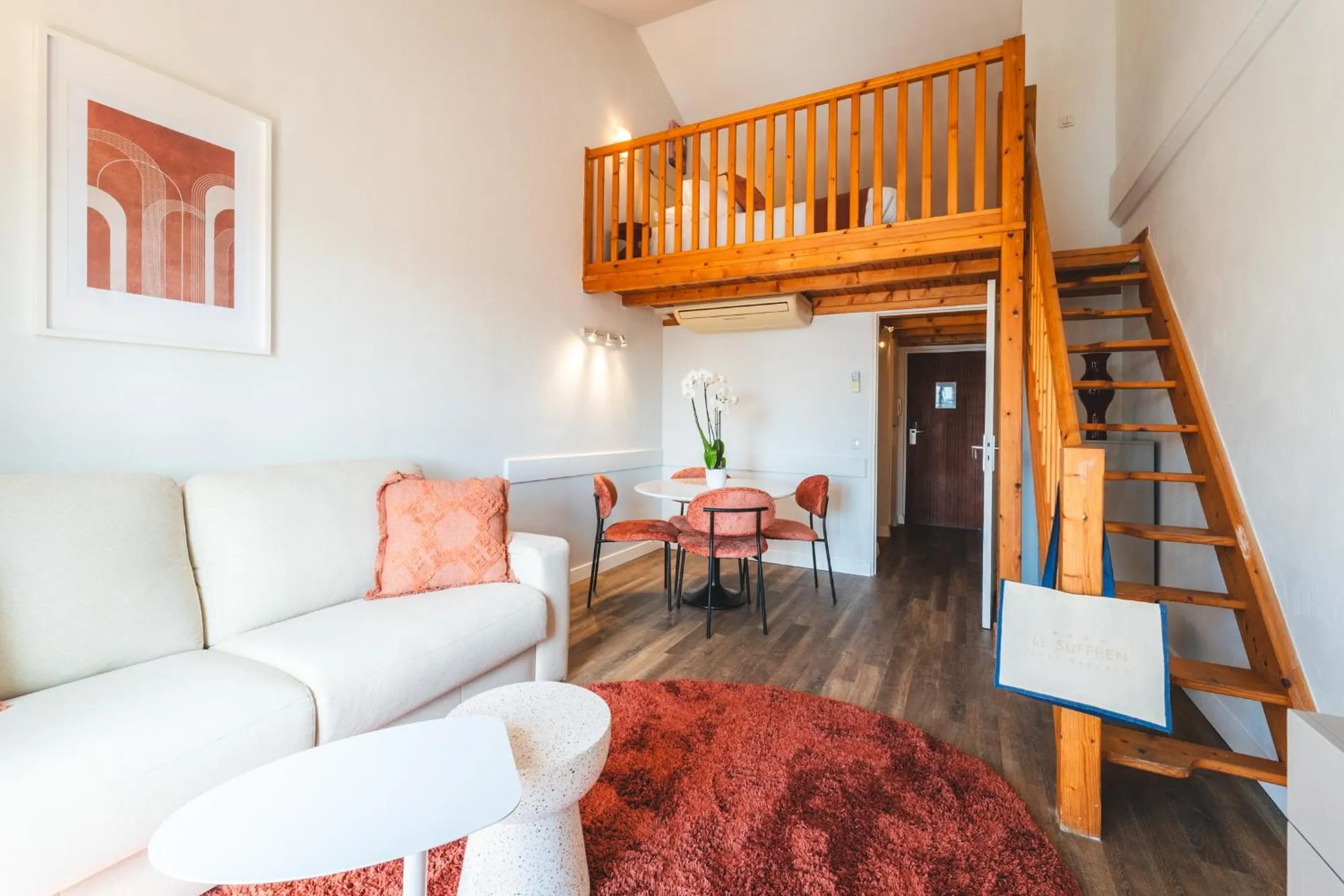 Living room in Le Suffren Hôtel