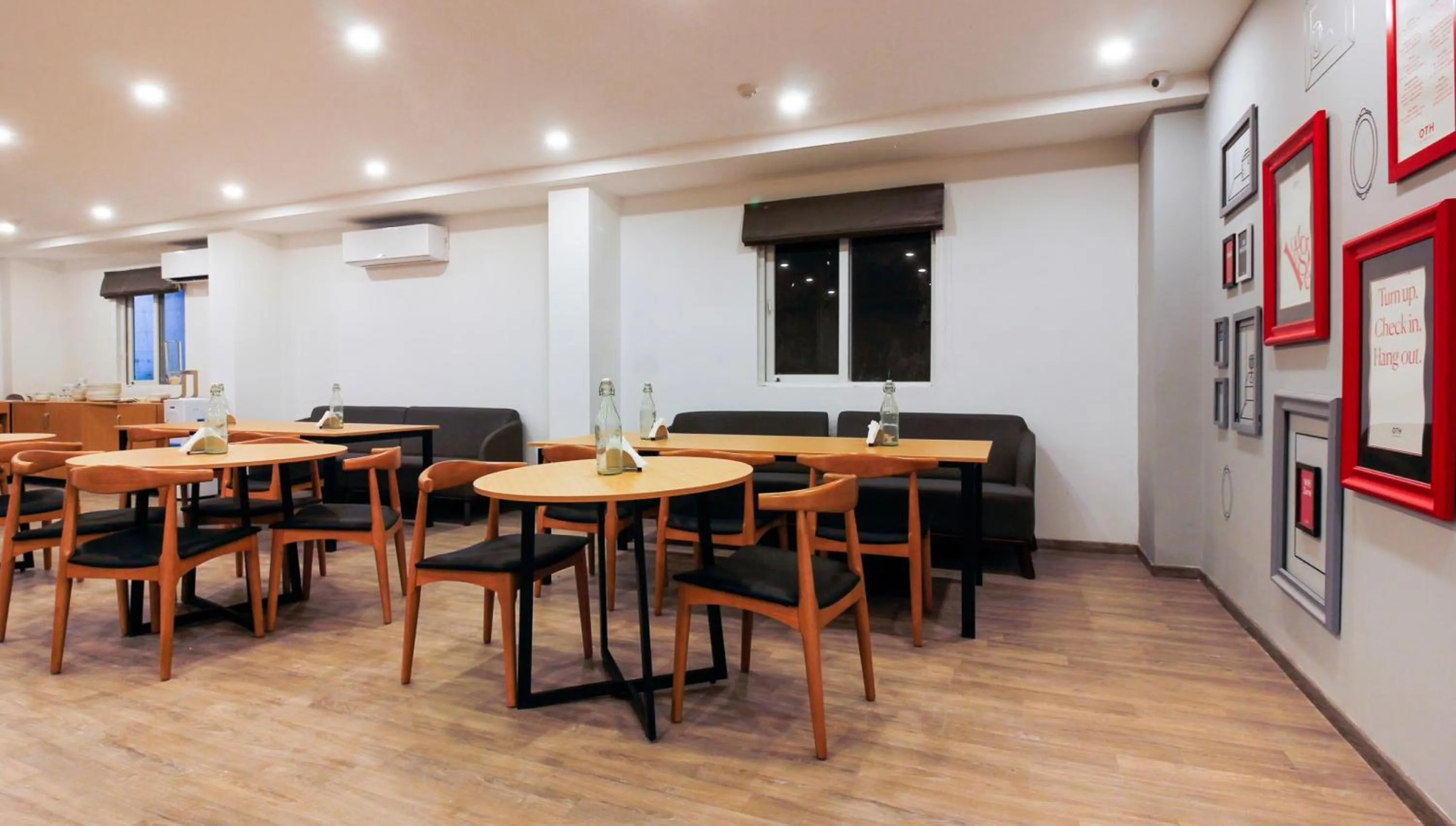 Restaurant/places to eat in Super Townhouse RCC Elite