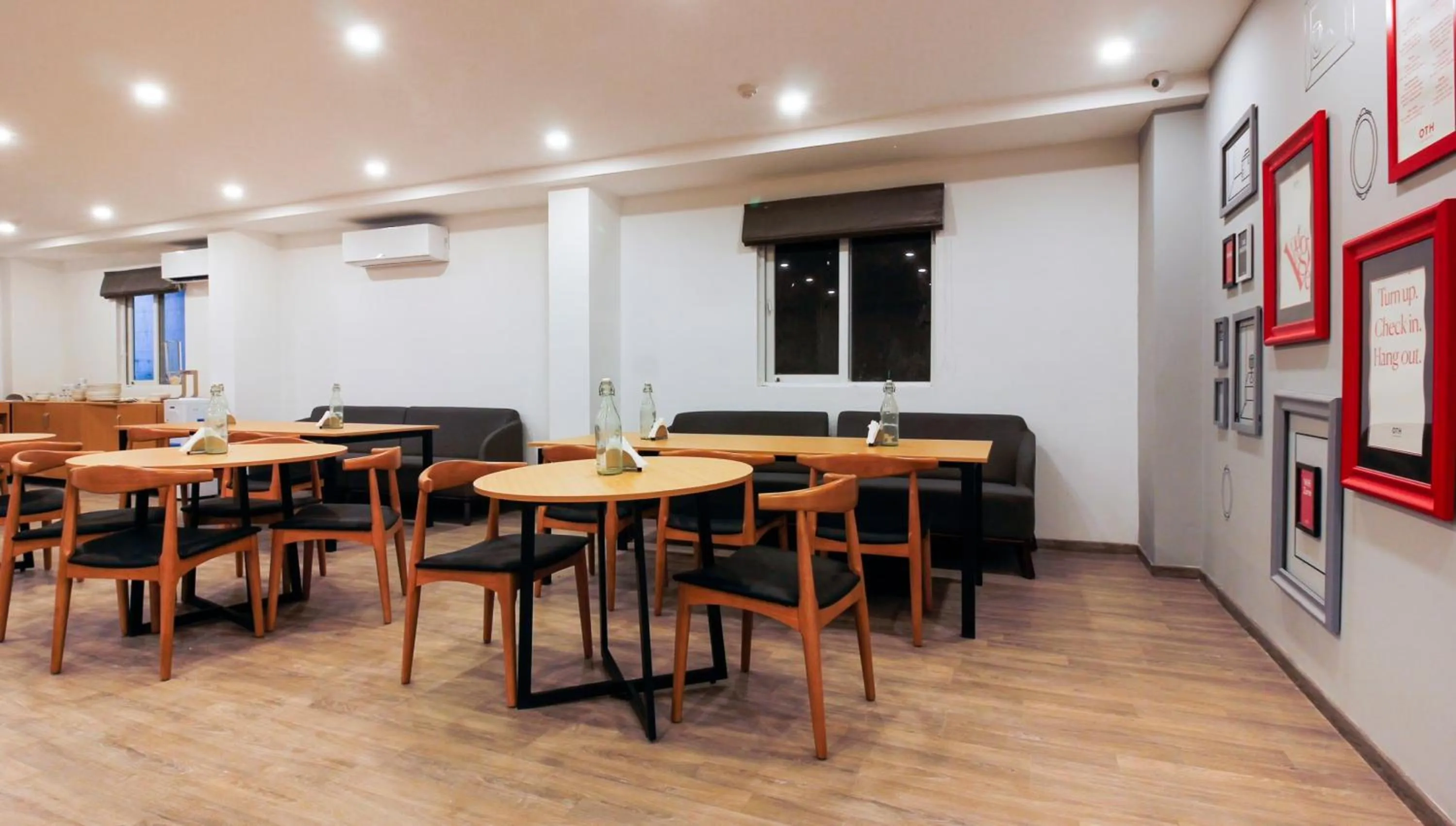 Restaurant/places to eat in Super Townhouse RCC Elite