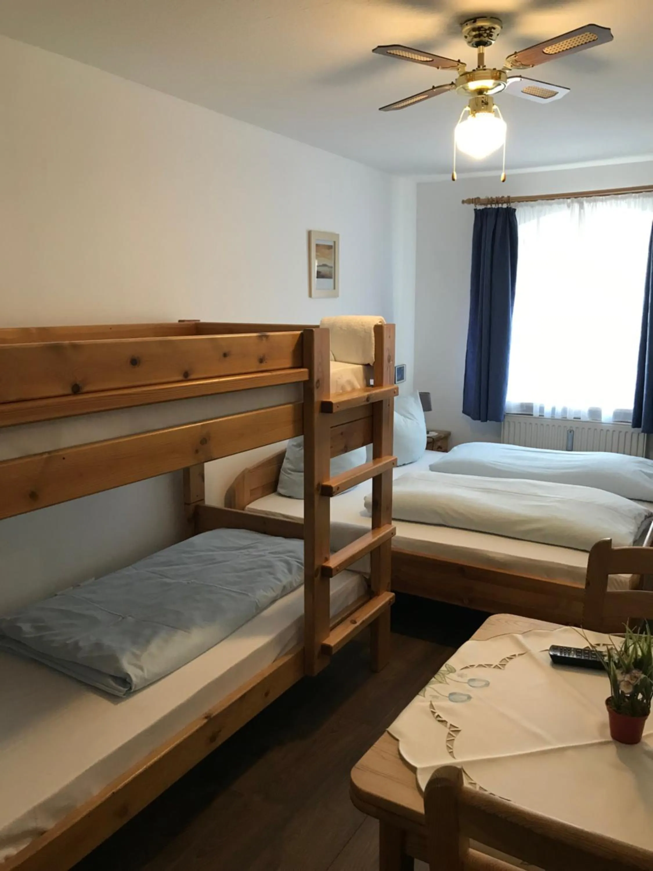Bed in Hotel Guntia Boardinghouse virtueller check in und Zimmer Zugang