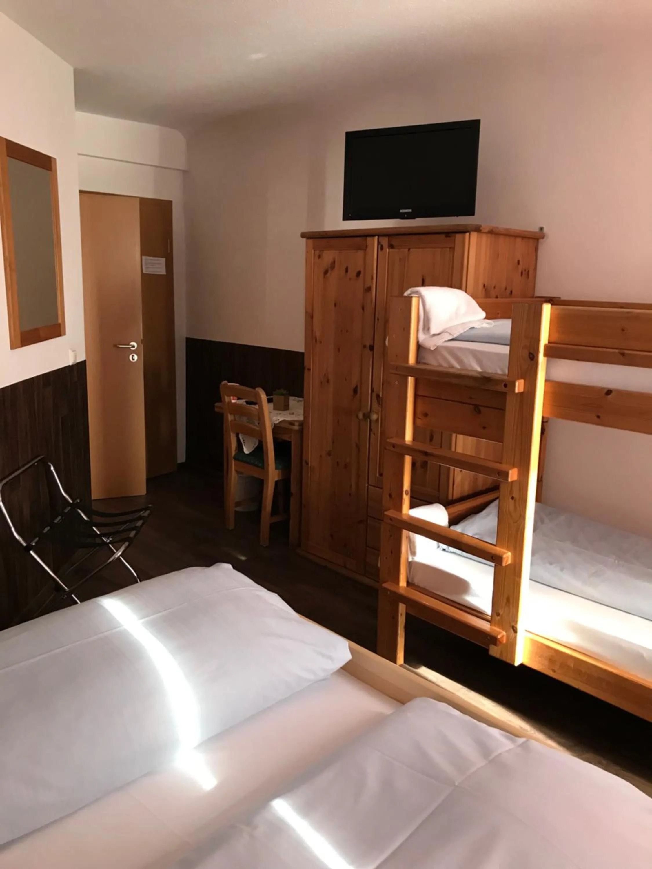 Bed in Hotel Guntia Boardinghouse virtueller check in und Zimmer Zugang