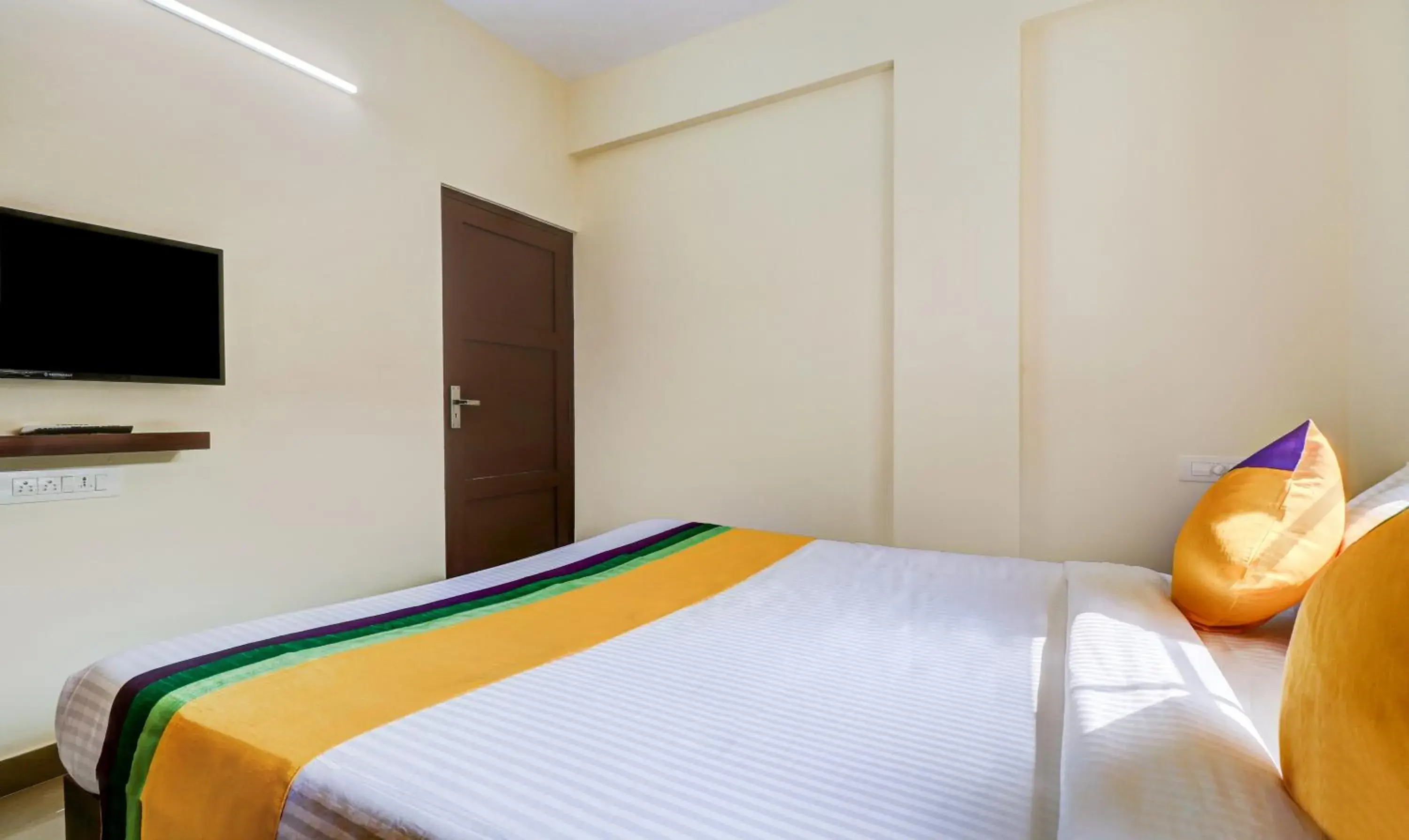 Bedroom, Bed in Itsy Hotels Rain Tulsi Stayz, Palarivattom Junction Bedroom, Bed in Itsy Hotels Rain Tulsi Stayz, Palarivattom Junction