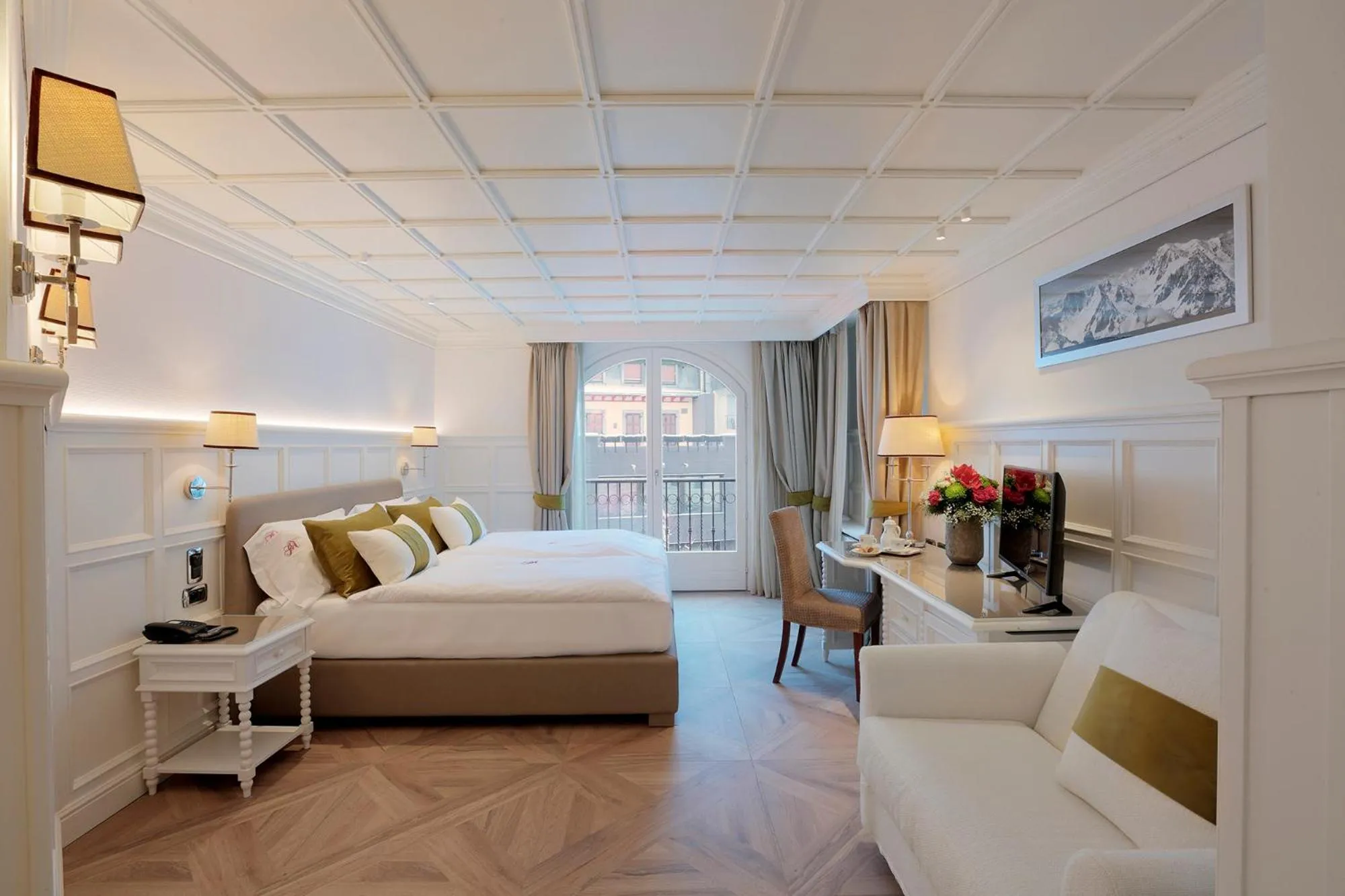 Photo of the whole room, Bed in Grand Hôtel des Alpes