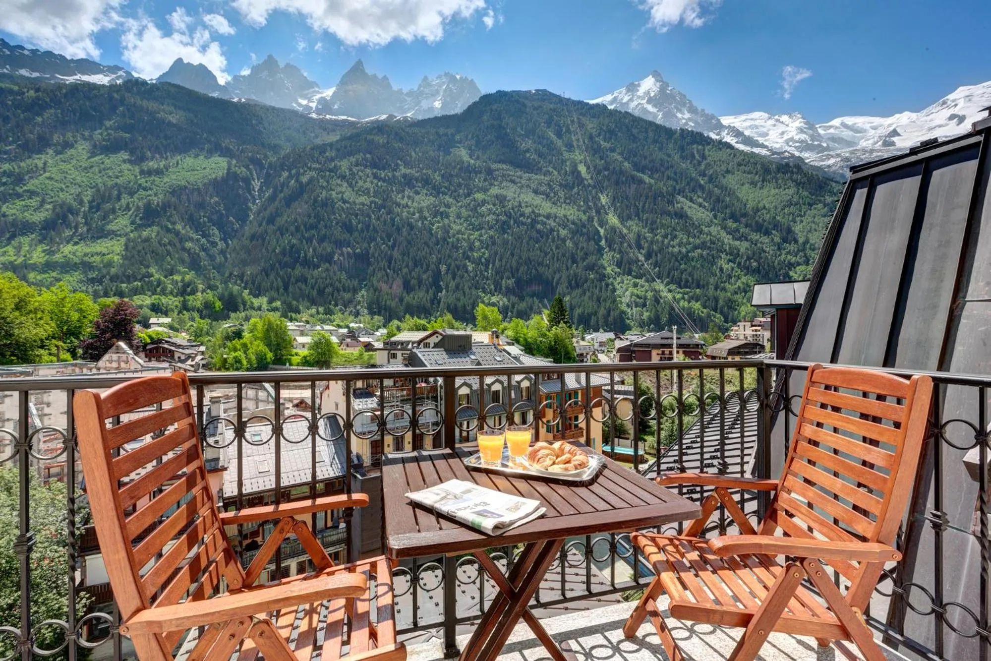 Mountain view in Grand Hôtel des Alpes