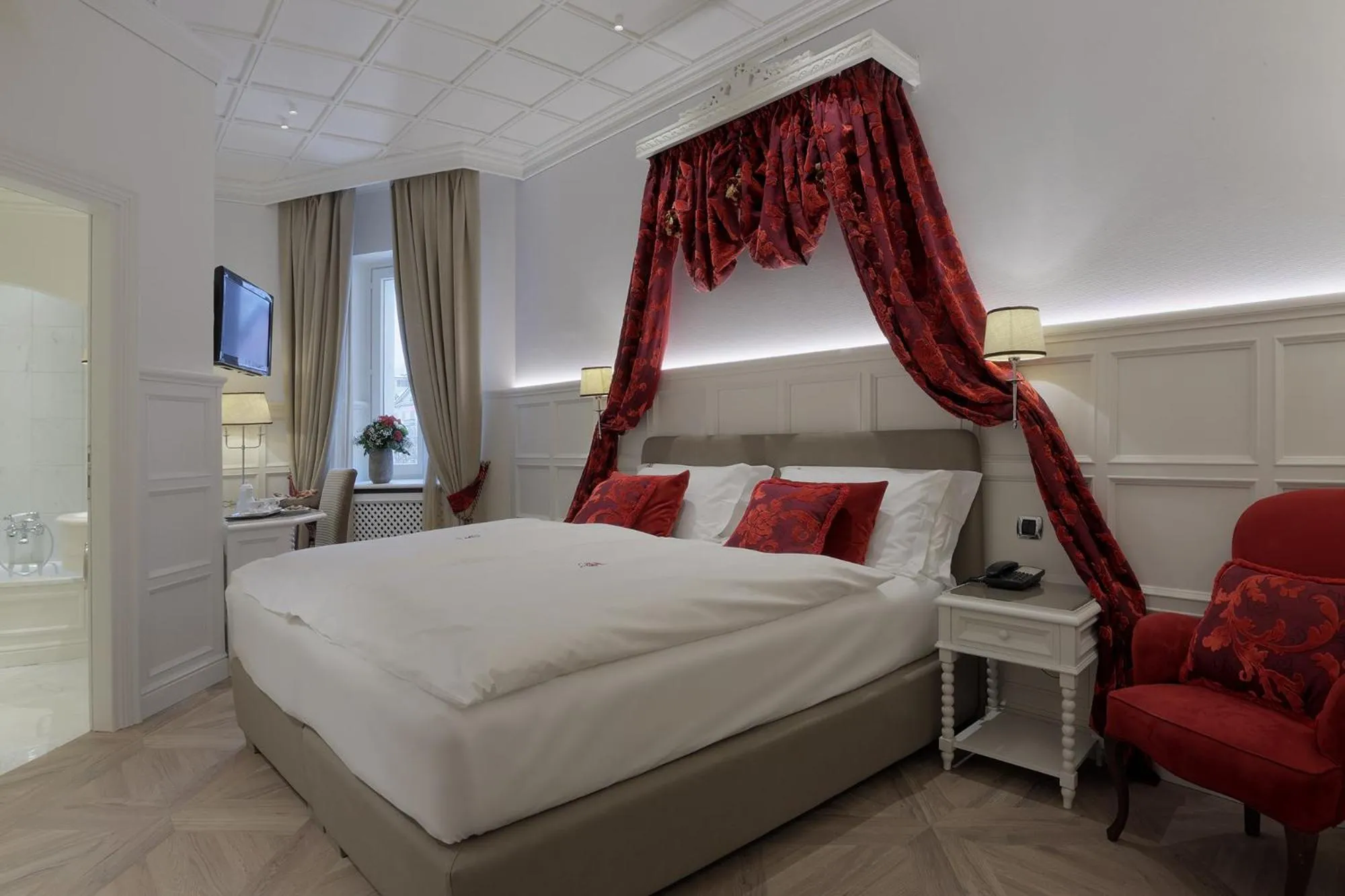 Bedroom, Bed in Grand Hôtel des Alpes