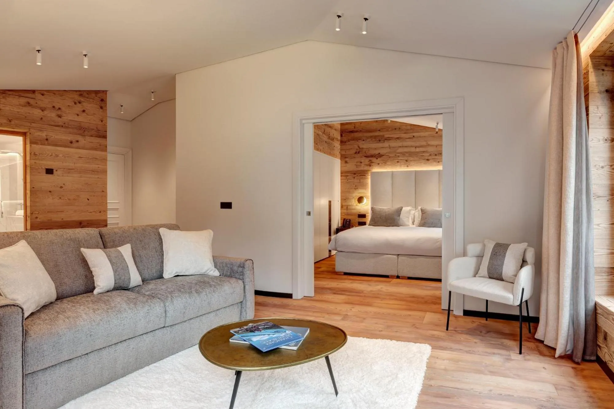 Photo of the whole room, Bed in Grand Hôtel des Alpes