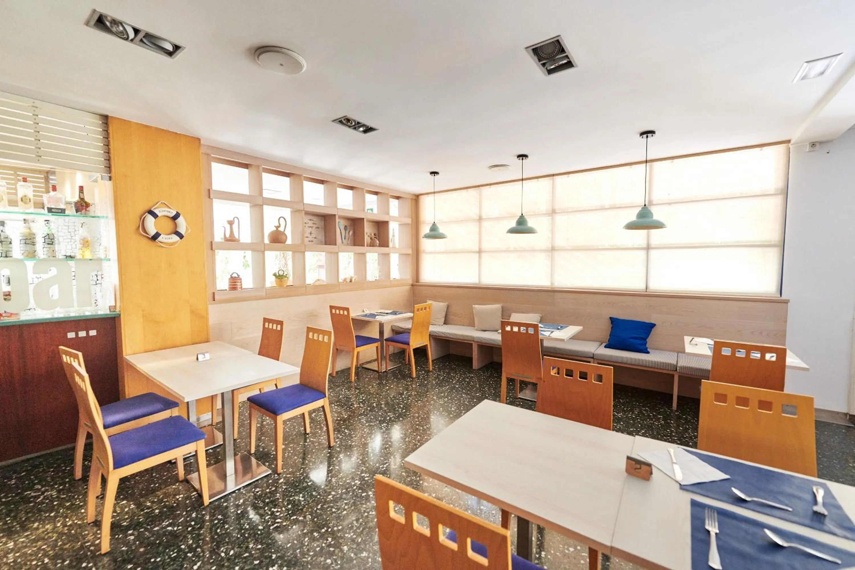 Restaurant/places to eat in Checkin Blanes