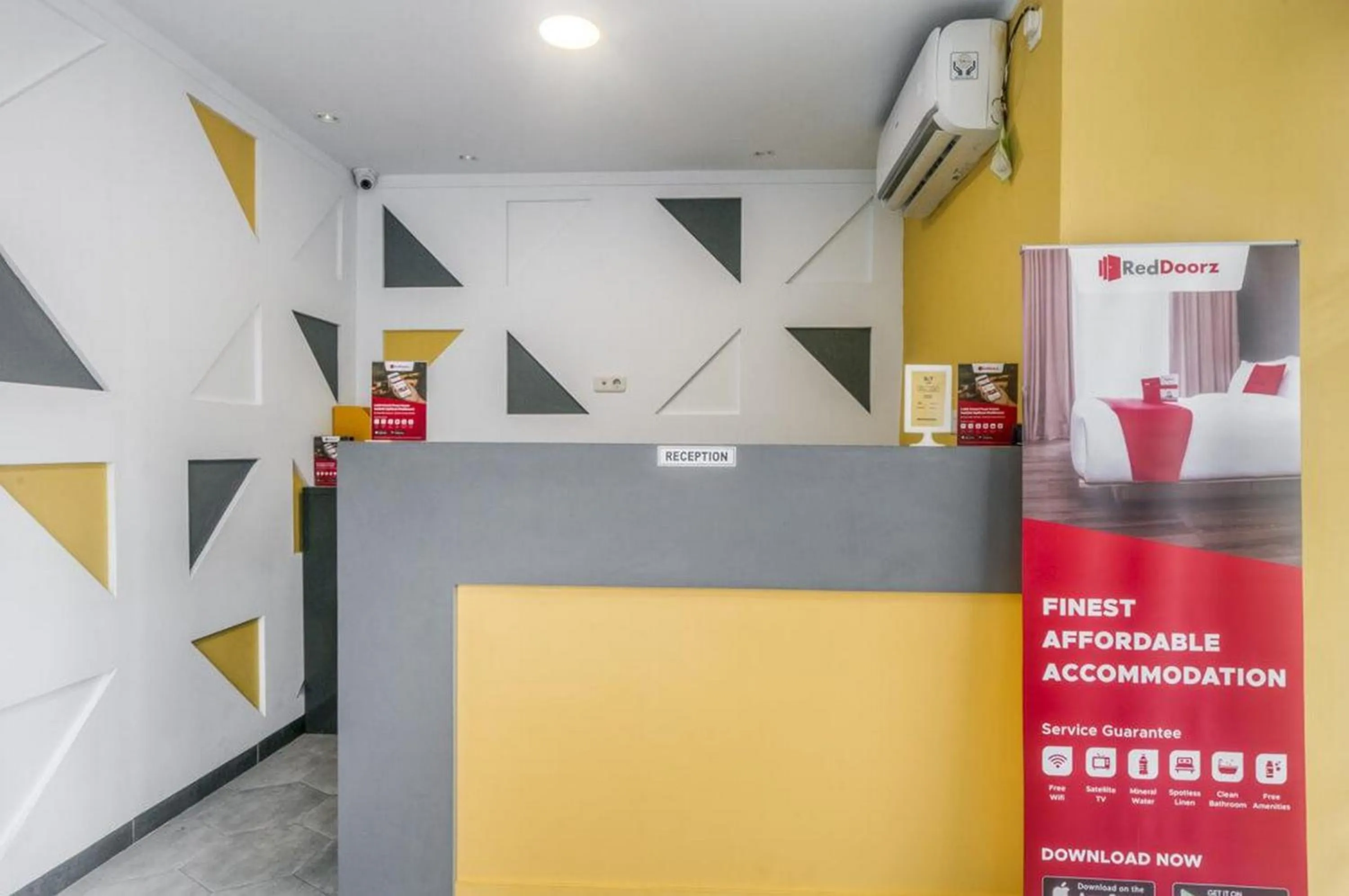 Lobby or reception in RedDoorz Plus at Cideng Timur