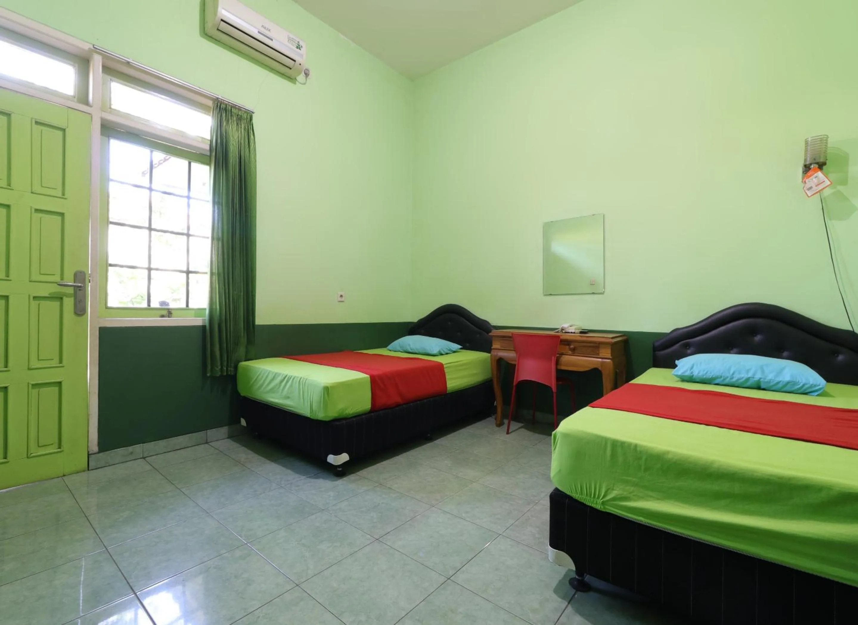 Bedroom, Bed in Cantik Hotel