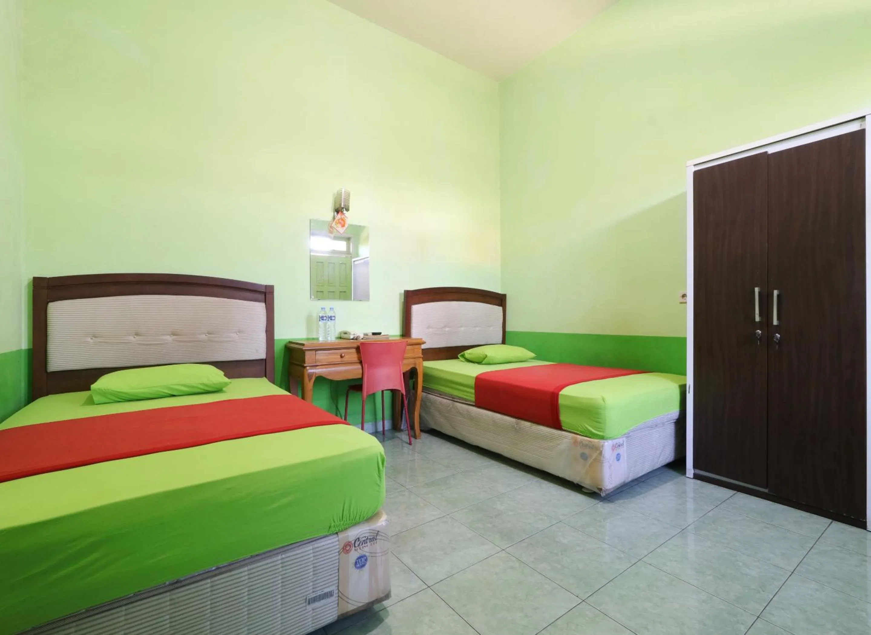 Bedroom, Bed in Cantik Hotel