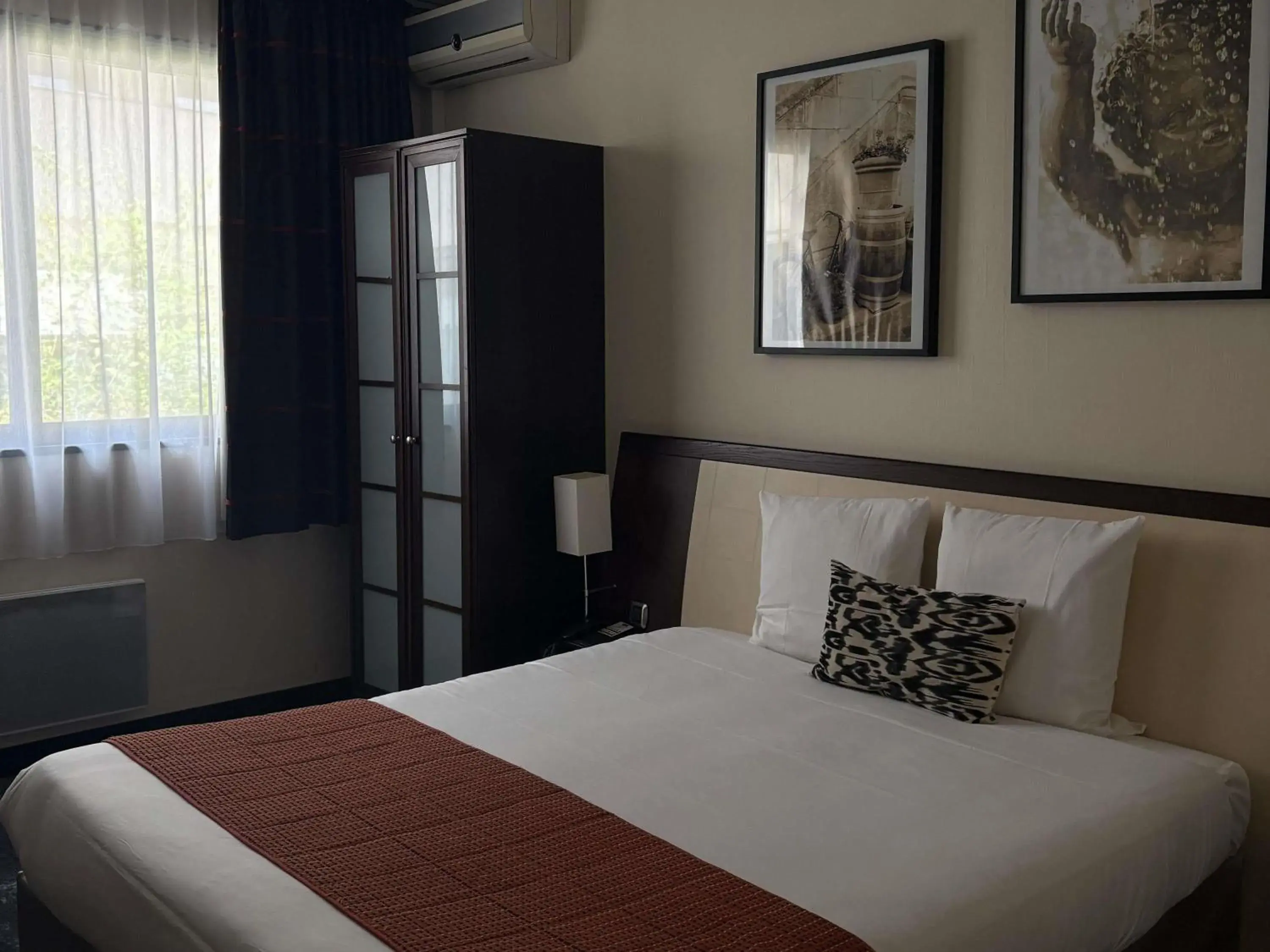 Bedroom, Bed in Mercure Angers Centre Gare Bedroom, Bed in Mercure Angers Centre Gare