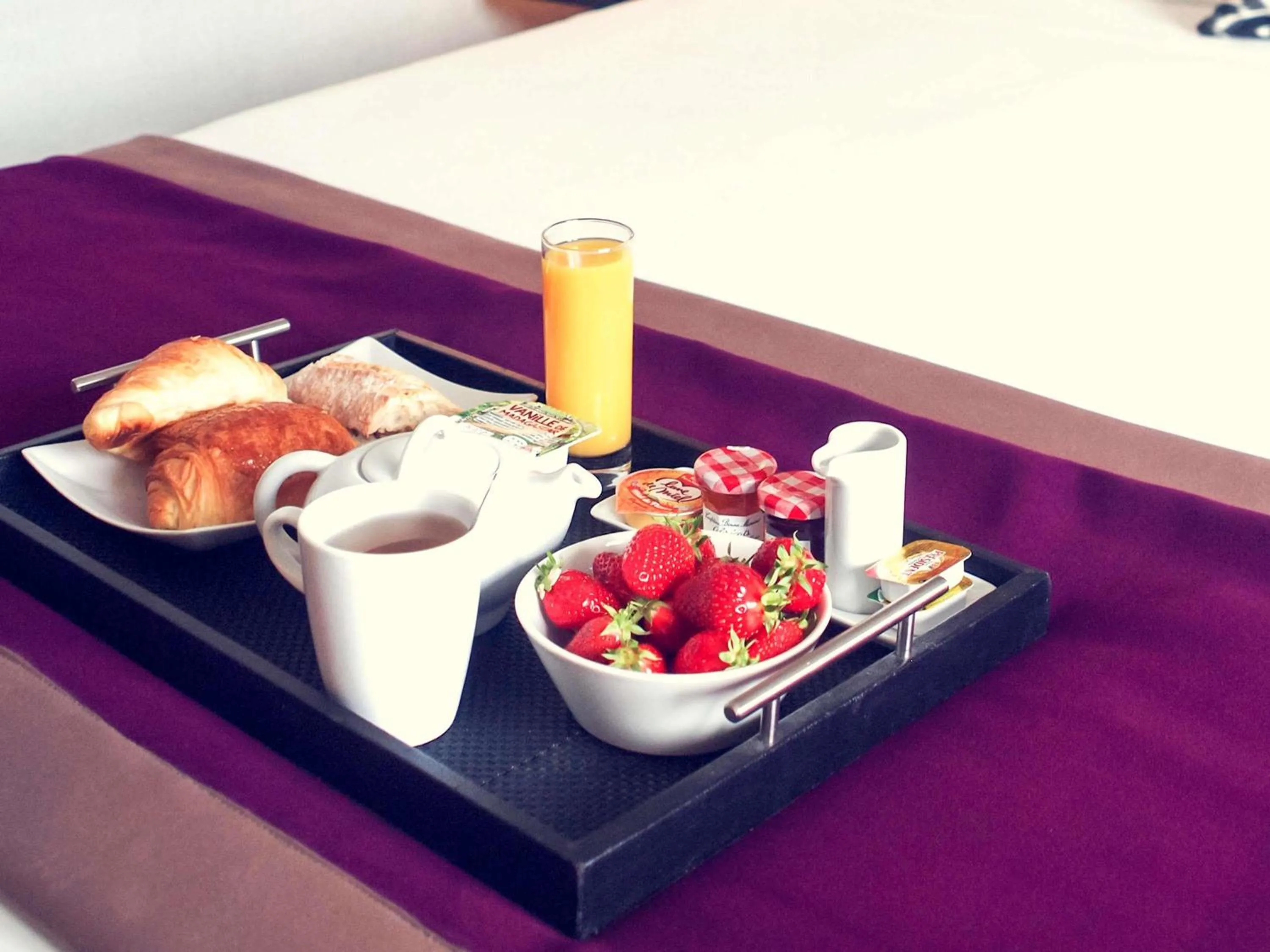 Bedroom in Mercure Angers Centre Gare